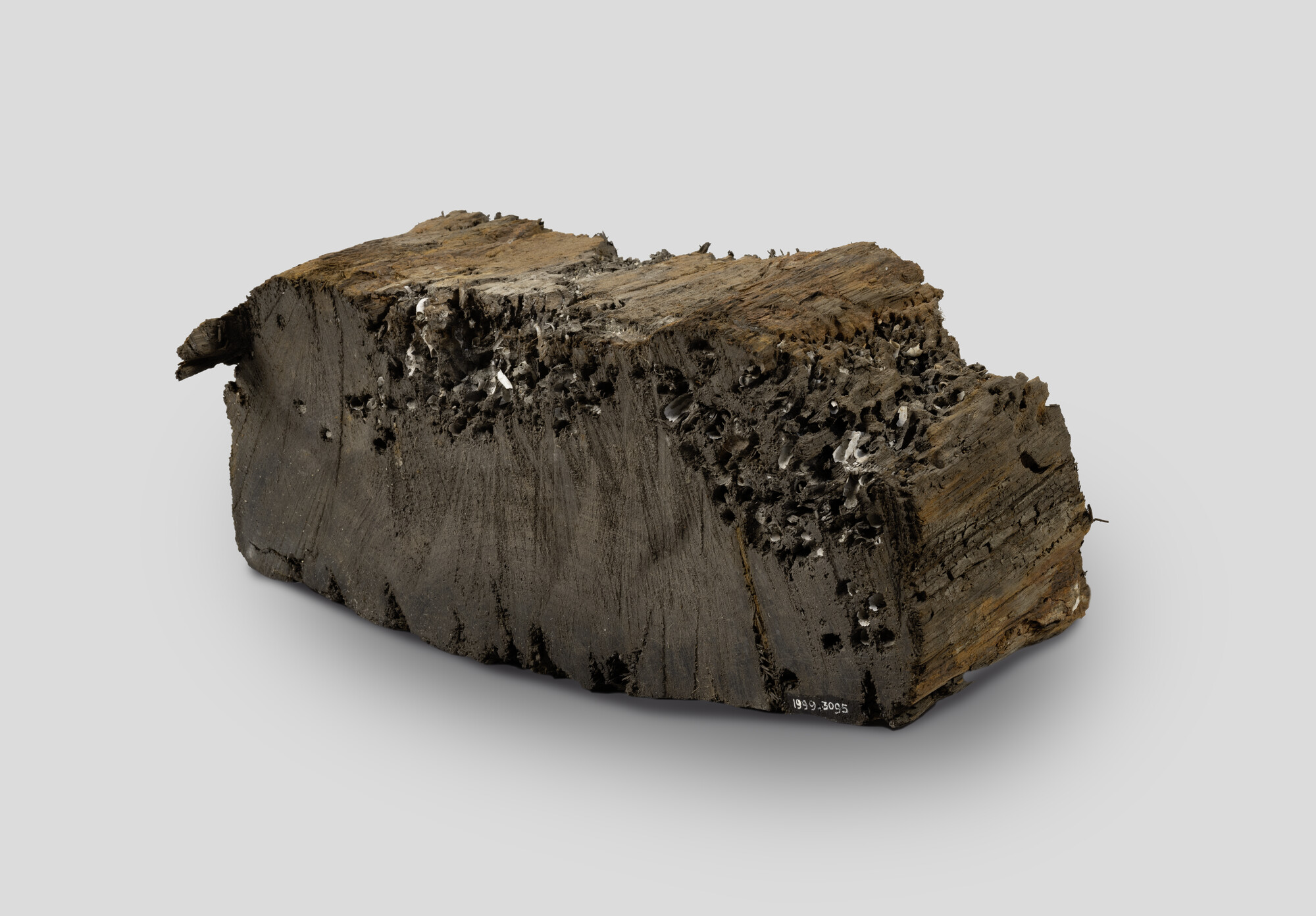 1999.3095; Fragment van een scheepsonderdeel; balk