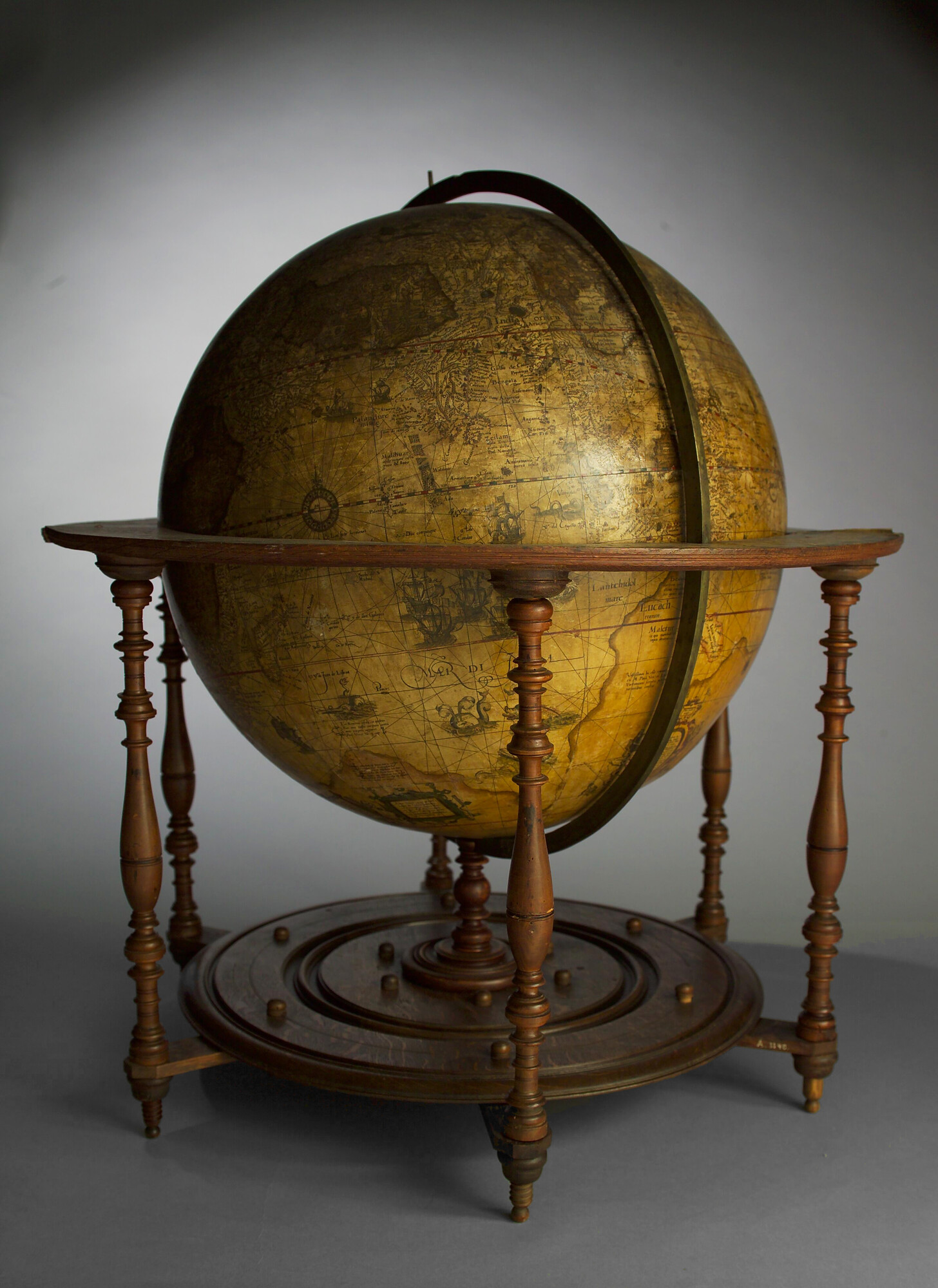 A.1140; Aardglobe van 52,5 cm doorsnede door Jacob Floris van Langren, 1589; globe