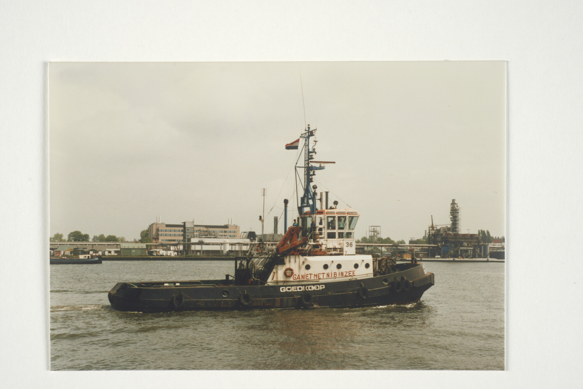 2001.1684; Foto 'Ga niet met de NIB in zee' Bezetting en demonstratie door het personeel; fotoreportage