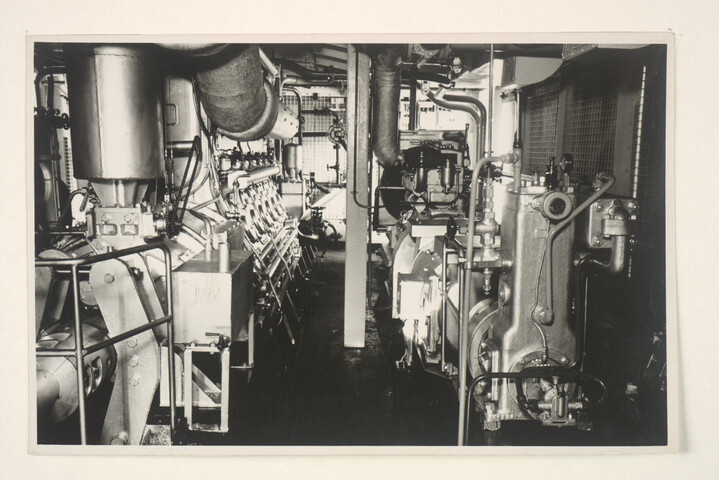 S.5219(12)0177; Interieurfoto's van dek, machinekamer, hut marconist en eetzaal van de Braziliaanse hekwielers Veiga Cabral, Placido de Castro, Irineu Evangelista; fotoreportage