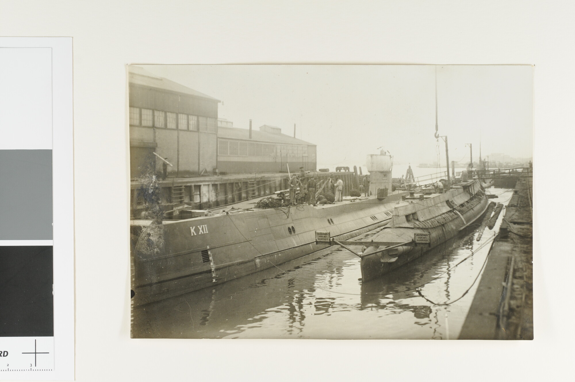 A.5675(42); De gloednieuwe onderzeeboot Hr.Ms. 'K XII'; foto