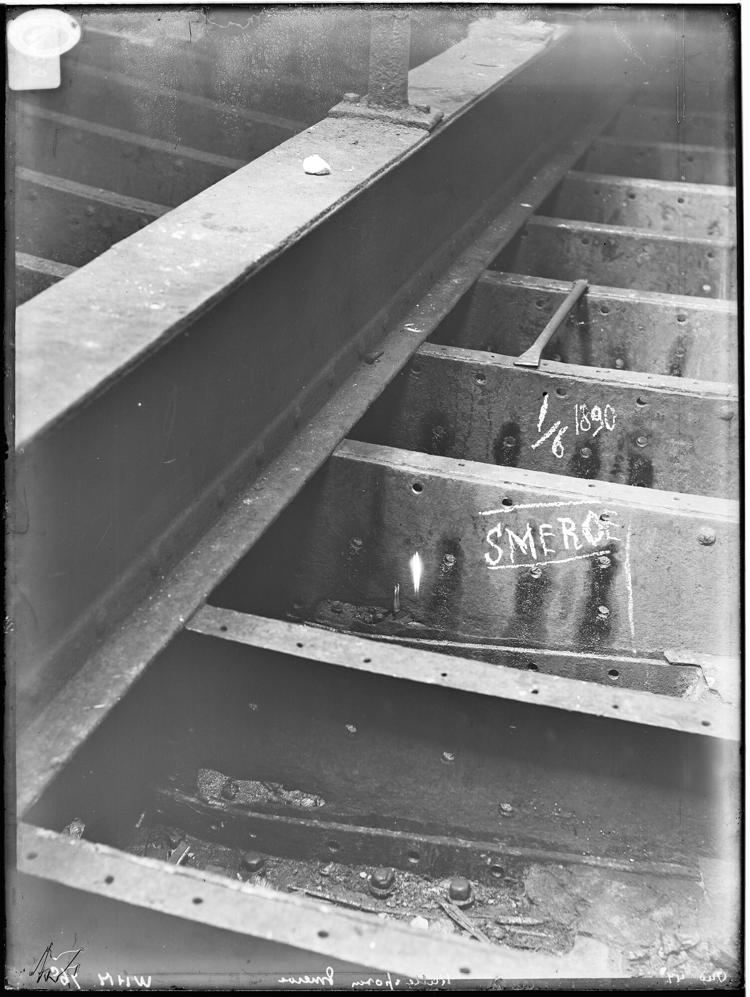 S.1156(06)151-3; Kattesporen voor het 3-mast barkschip Smeroe, in aanbouw op de werf De Nachtegaal; negatief