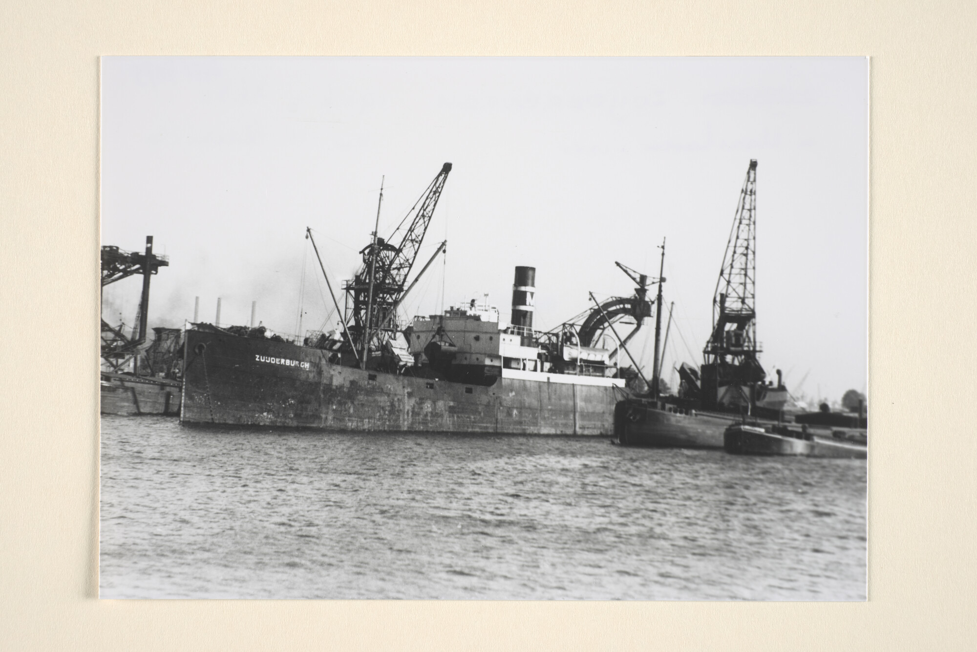 1995.7079; Het vrachtschip ss. Zuyderburgh (ex- Maashaven) van Wm; foto