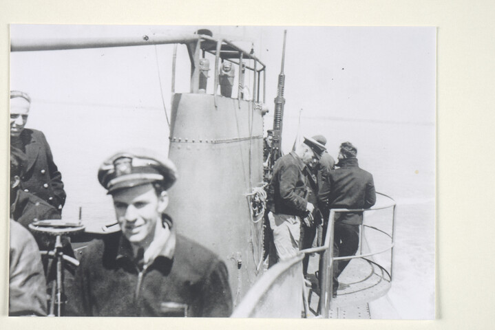 2000.3668; De onderzeeboot Hr.Ms. 'K XV' terug van proefvaart te Philadelphia, april 1944; foto