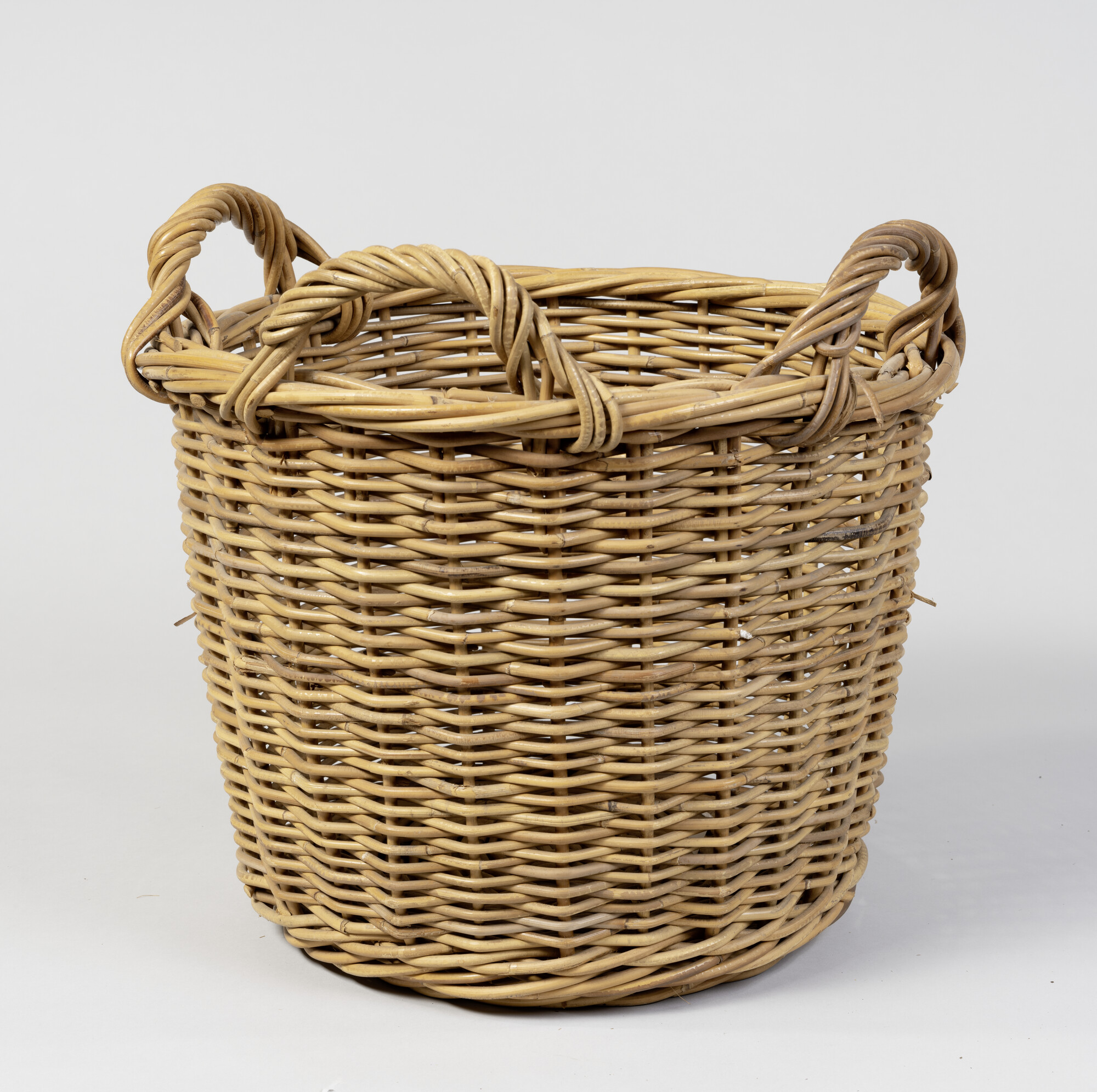 S.5938(02)c; Gevlochten haalmand met twee handgrepen; mand