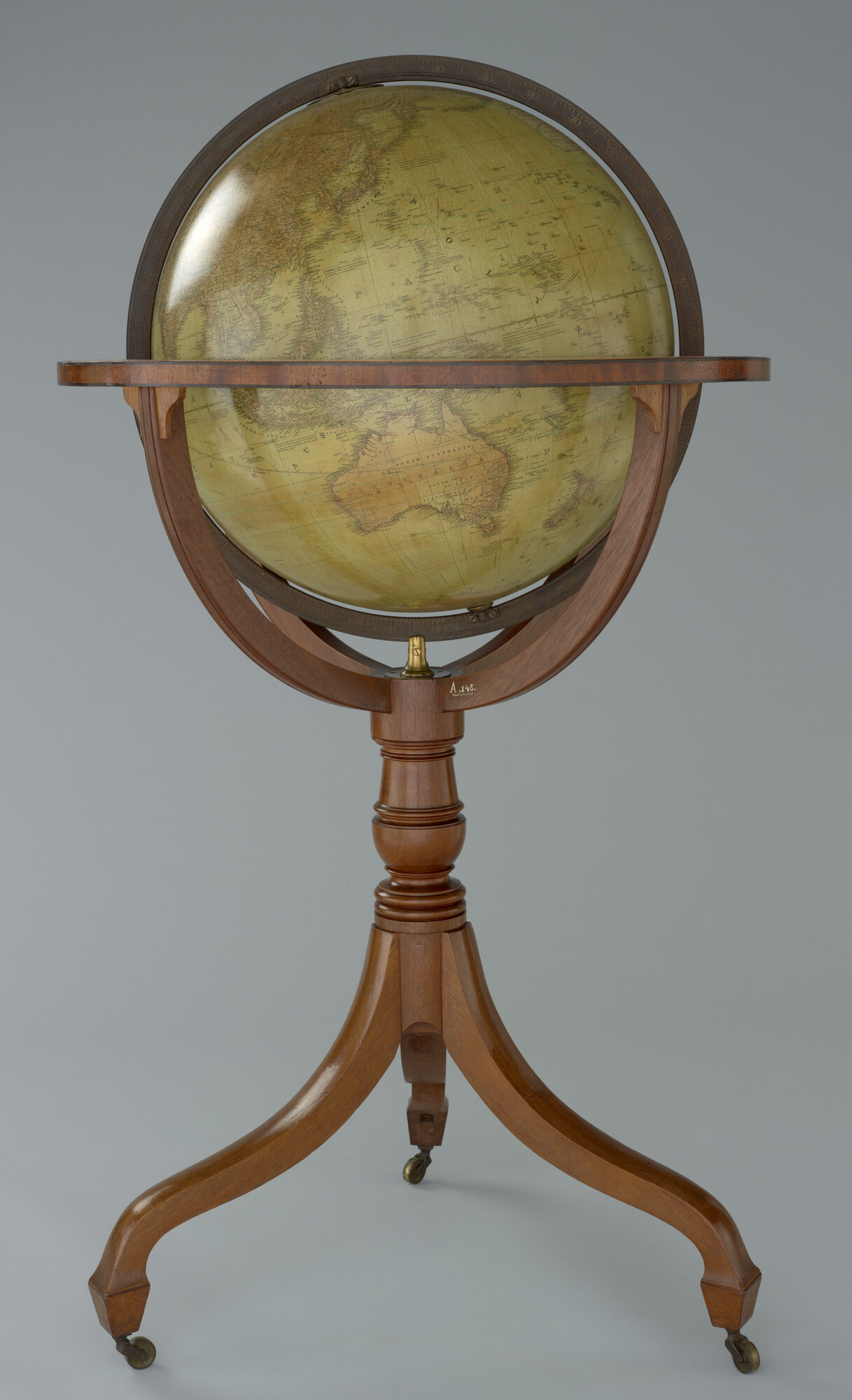 A.0145(025)21; Aardglobe van 45,5 cm doorsnede door Thomas Malby & Son te Londen uit 1860; globe