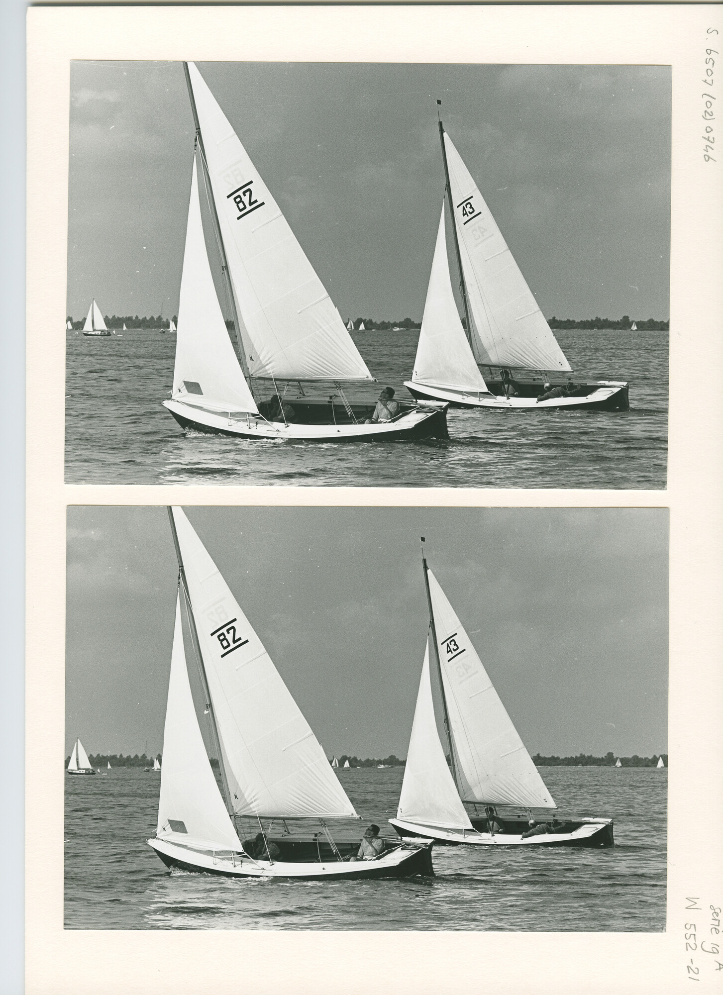 S.6507(02)0746.02; Twee zwart-wit foto's van het Nederlands Kampioenschap Randmeer 1968 op de Westeinderplassen; foto