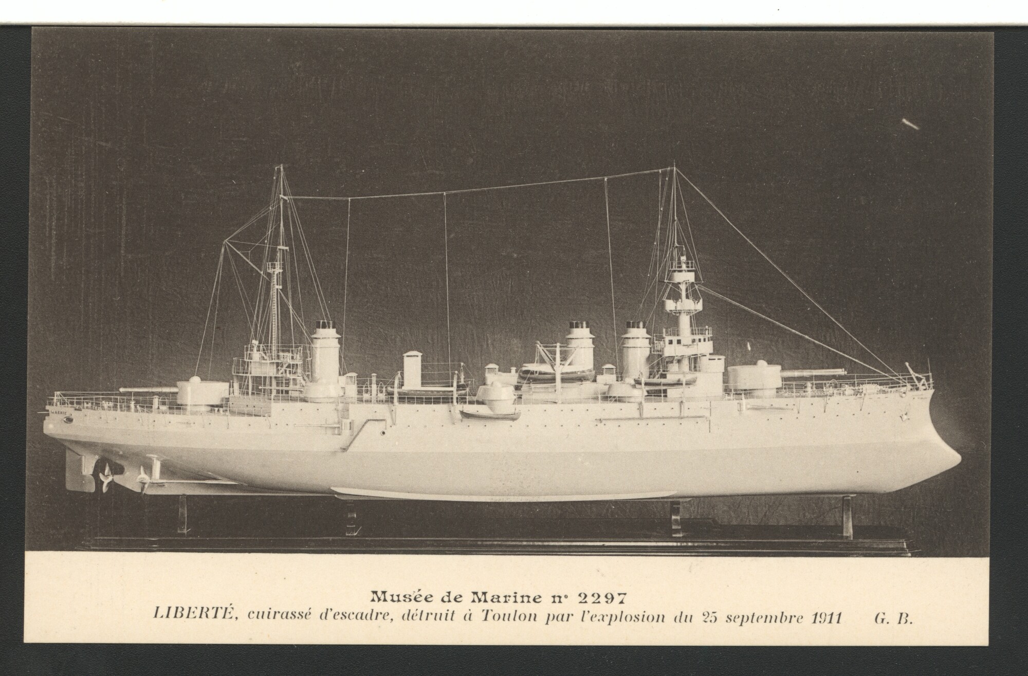 A.4876(397); Mapje van het Musee du Louvre (Musée de Marine) met 50 prentbriefkaarten met; prentbriefkaart-serie