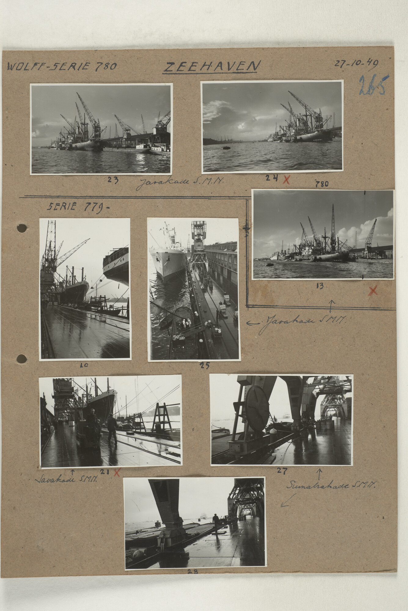 1998.2181; Omslag met een grote hoeveelheid proef foto's gemaakt in opdracht van de Gemeente Handelsinrichtingen en de Vereniging "de Amsterdamsche Haven" te Amsterdam.; omslag
