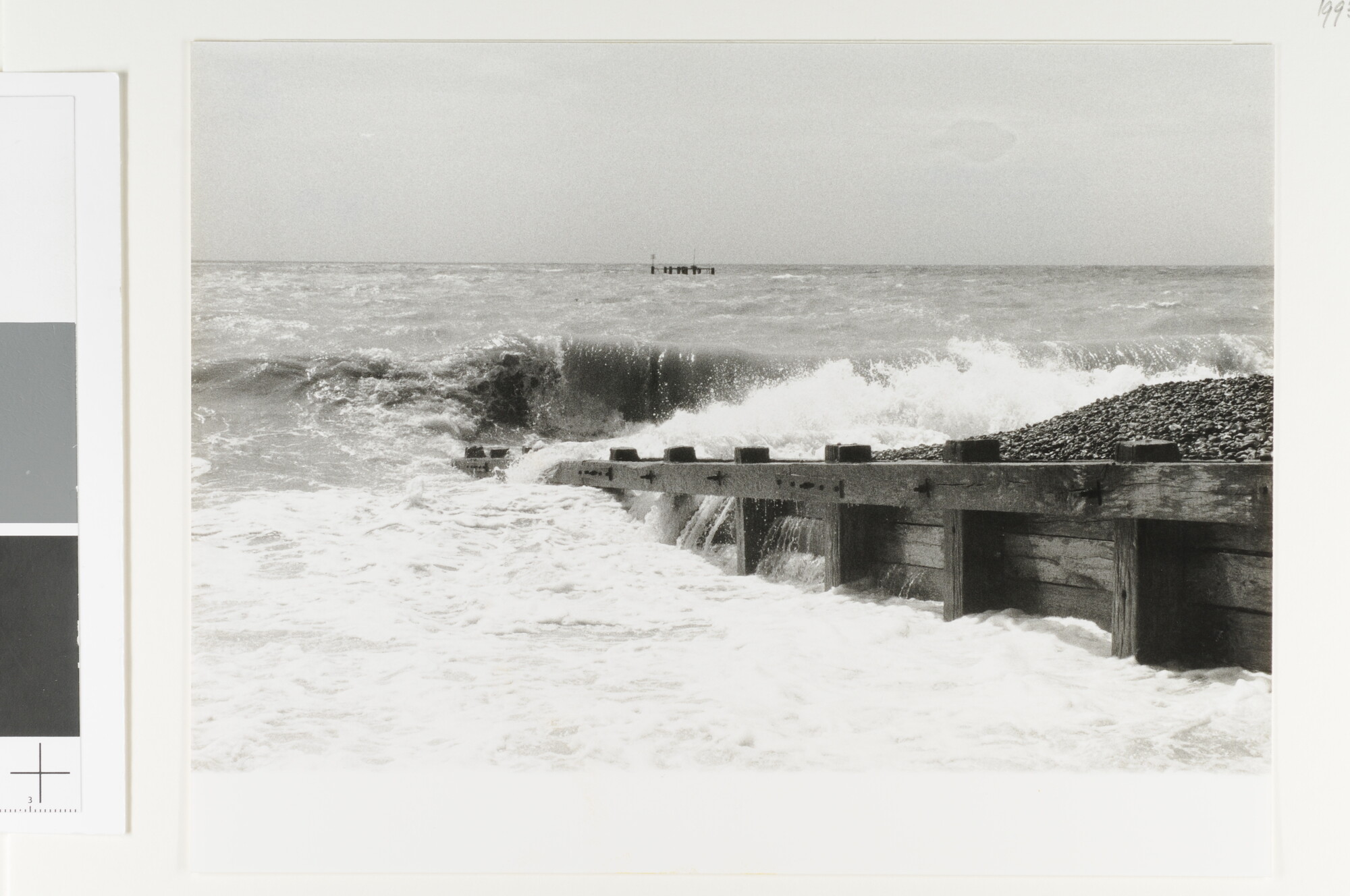 1993.1071; Storm bij het wrak van het VOC-schip 'Amsterdam' op de kust van Hastings; foto