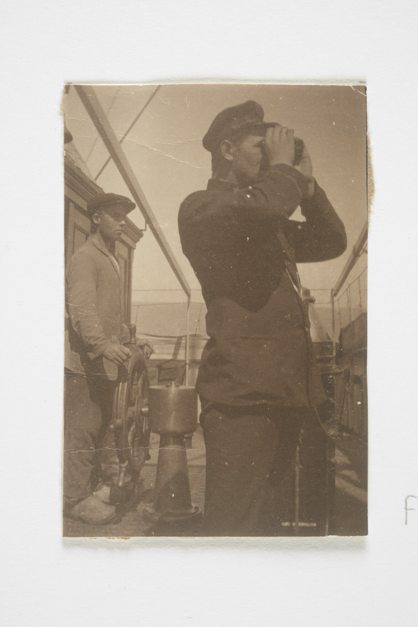 S.5432(02)25; Portretten van opvarenden gemaakt aan boord van het vrachtschip ss. Hermes van de KNSM; fotoreportage