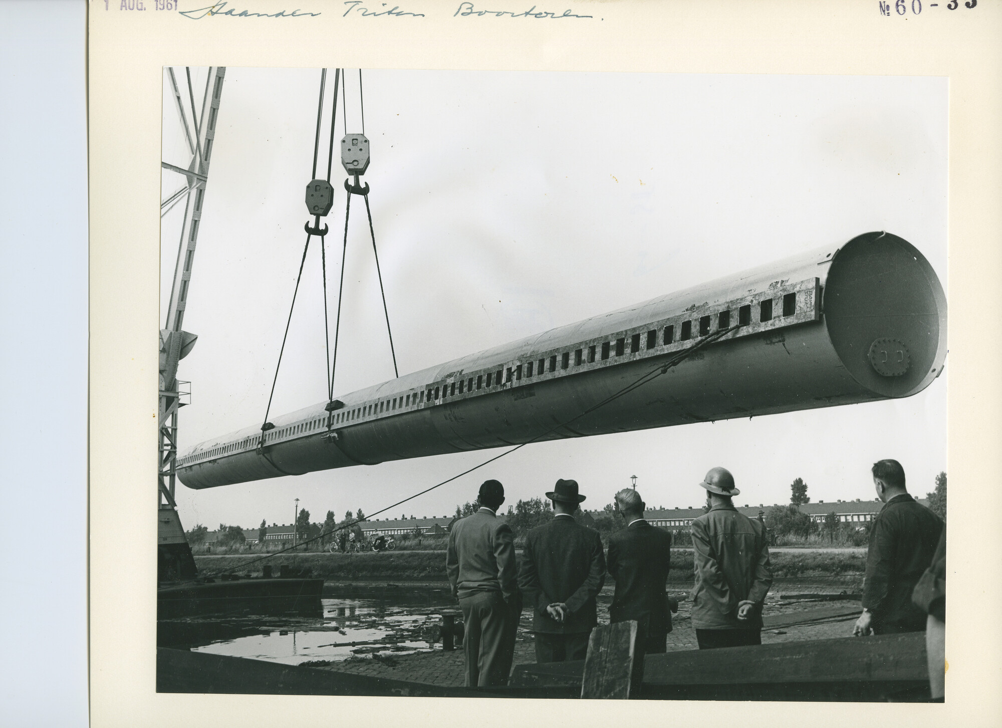 S.5444(3749)08; Foto van het transport van een poot voor het booreiland Triton uit de [...]; foto