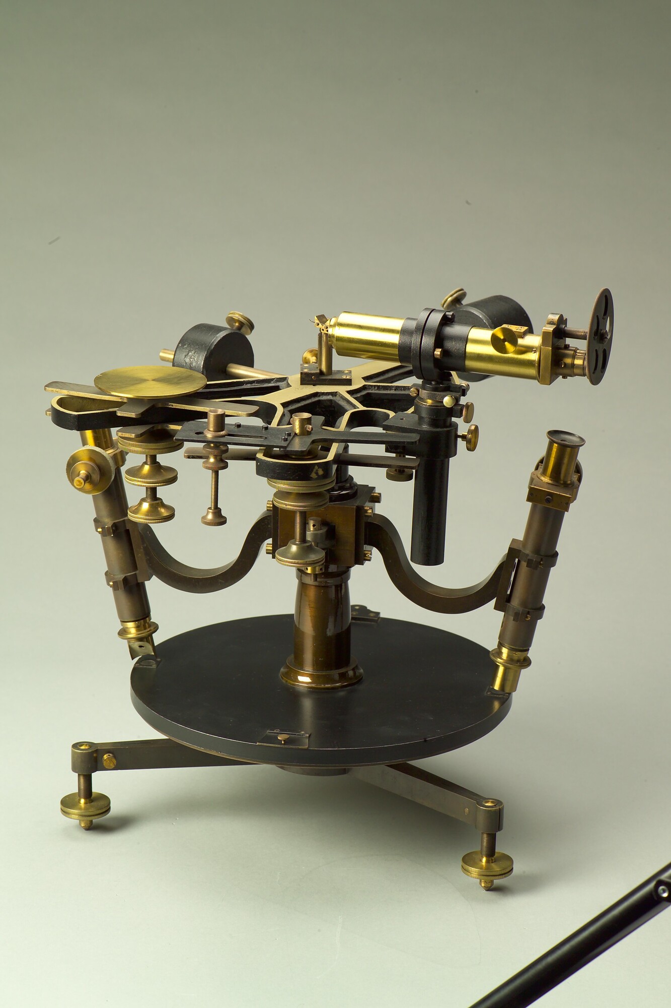 RB.0748(25); Collimator voor de keur van sextanten, met bijbehorende tafel; collimator