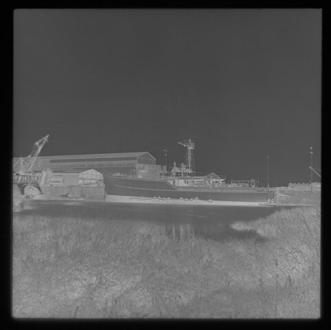 S.5219(12)0623a; Negatieven van de onder MDAP-voorwaarden gebouwde houten kustmijnenveger Hr.Ms. 'Rhenen' (M 844) bij de ASM te Arnhem; negatief