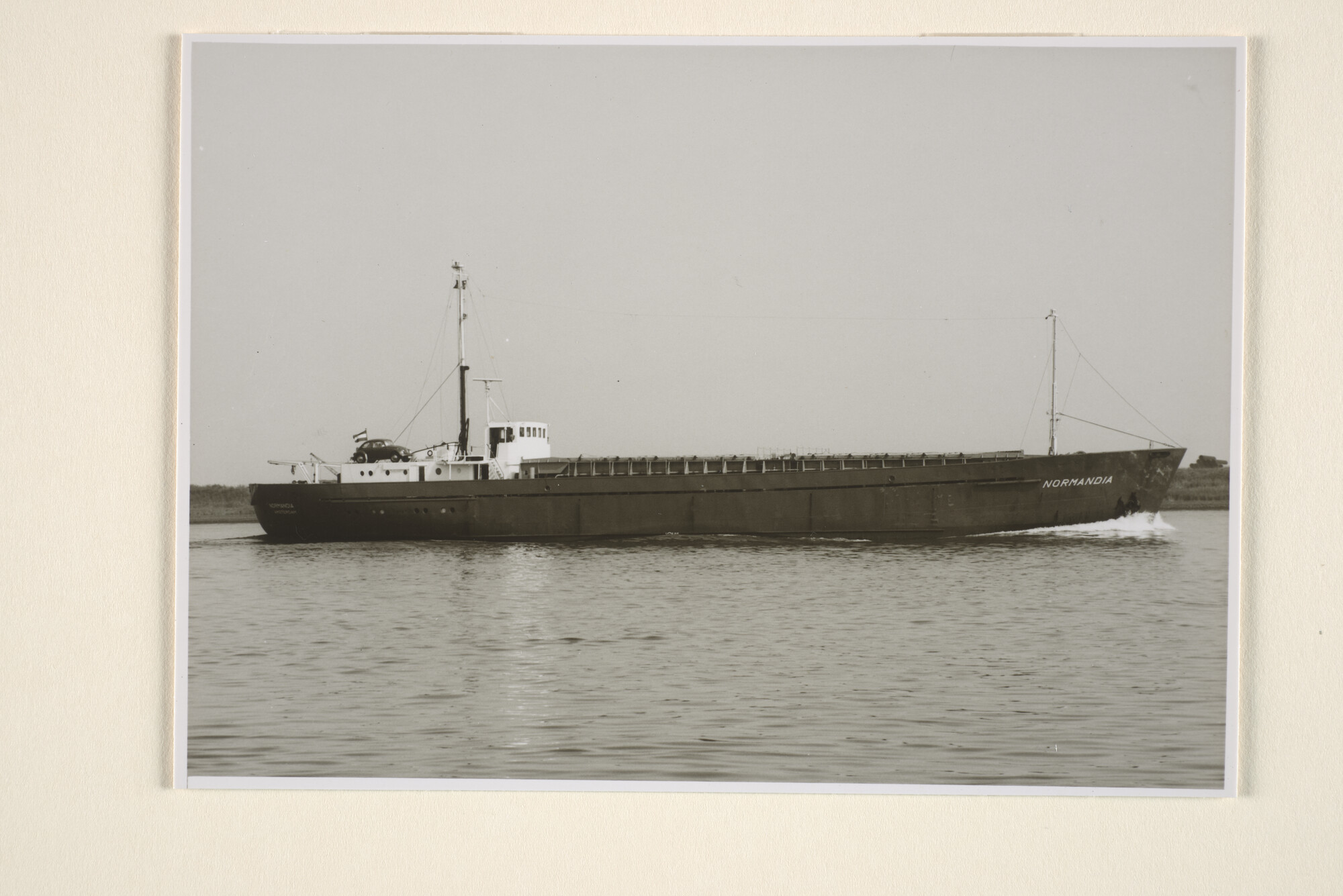 1996.2357; De coaster ms. 'Normandia' van Vereenigd Cargadoors Kantoor te Amsterdam, gebouwd in 1964 bij De Waal te Zaltbommel [...]; foto