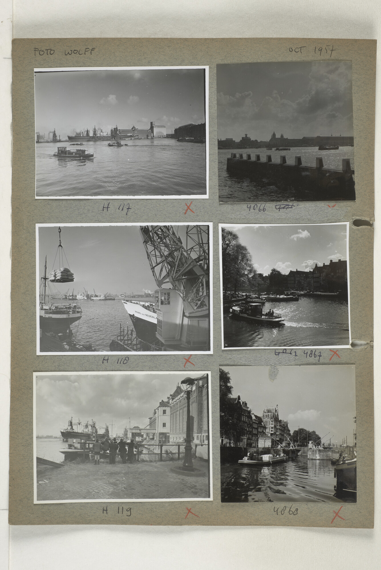 1998.2183; Omslag (voorheen ordner) met een grote hoeveelheid proef foto's van de haven en de stad van Amsterdam; omslag