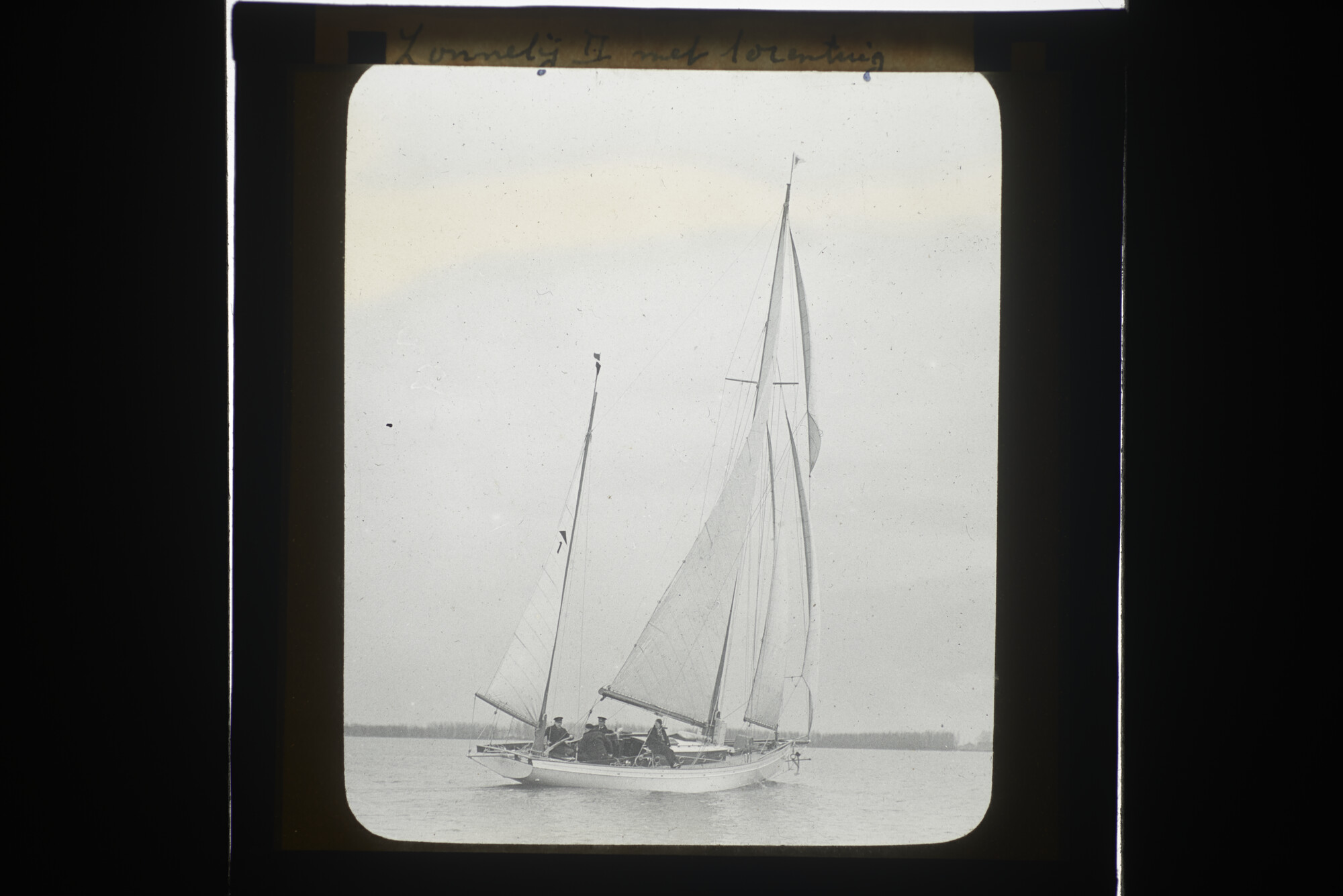 2014.0606; Vijftig lantaarnplaatjes met afbeeldingen van de Nederlandse watersport 1900-1935; lantaarnplaatje