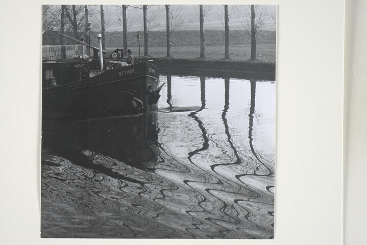 2001.1316; Neckar. Sfeerfoto van de rivier Neckar in Duitsland met waterspiegeling en [...]; foto
