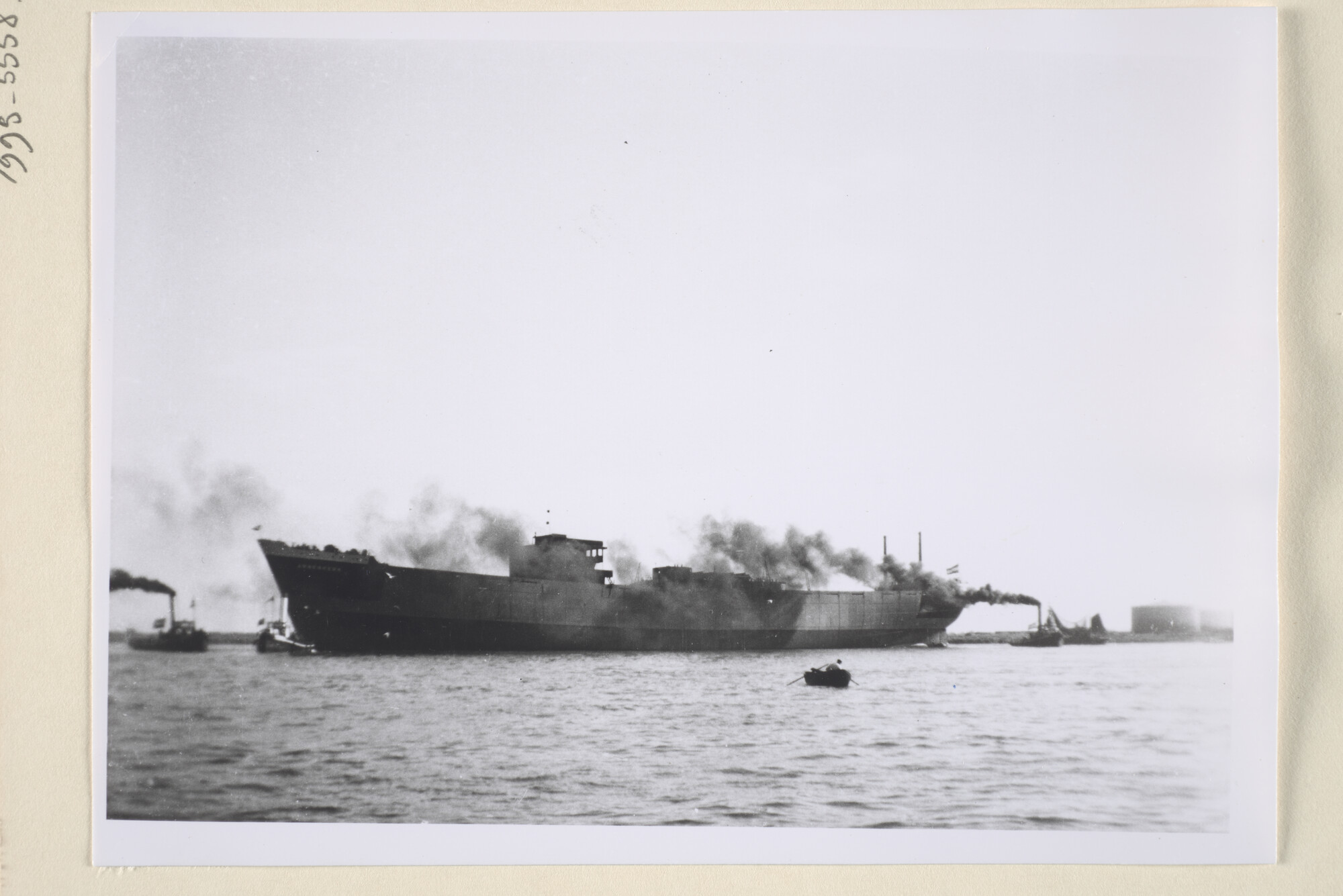 1995.5558; Negatieven van de tewaterlating van het vrachtschip ms. 'Annenkerk'; negatief