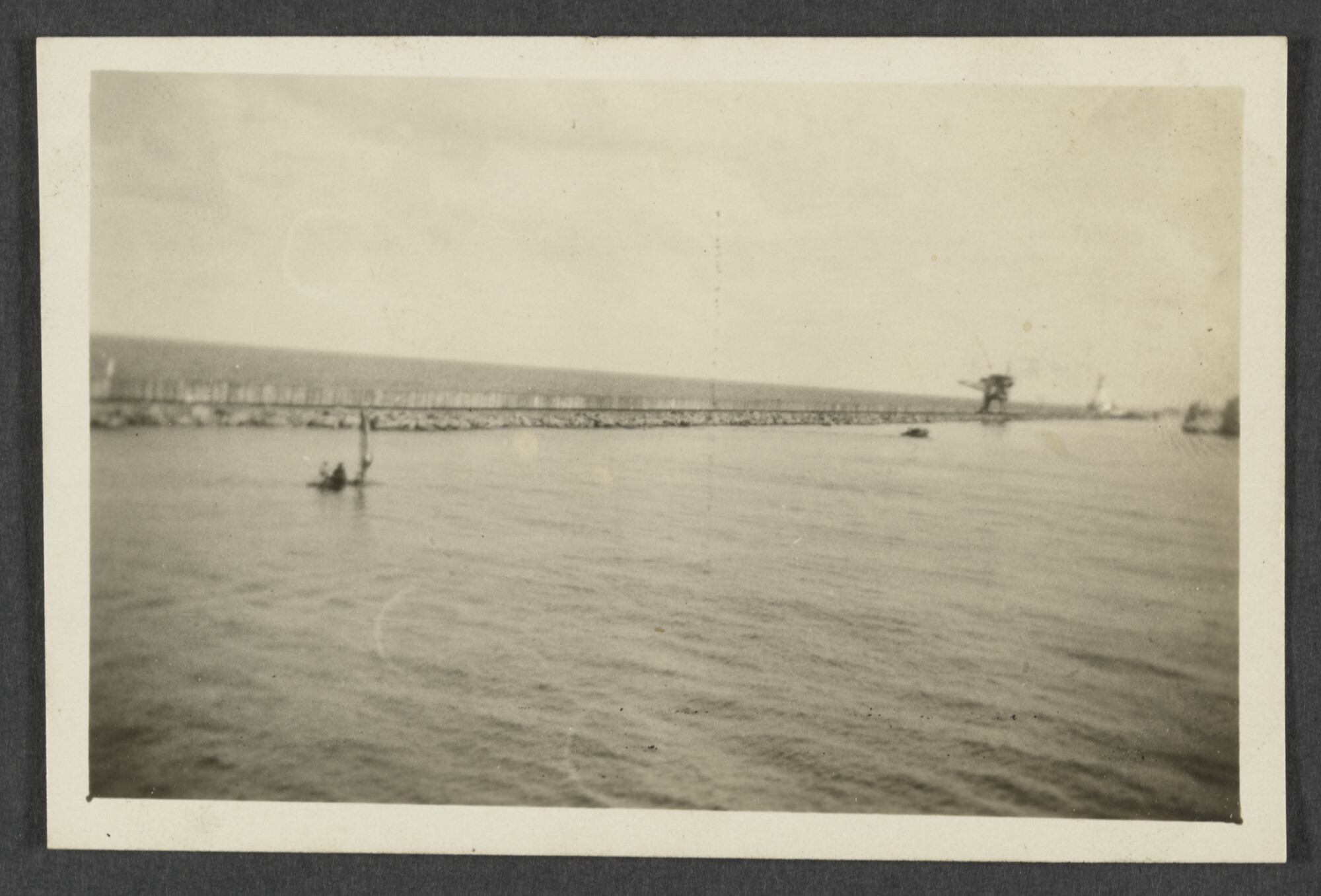 2024.3858; Zwart-wit foto van de haven van Pernambuco; foto