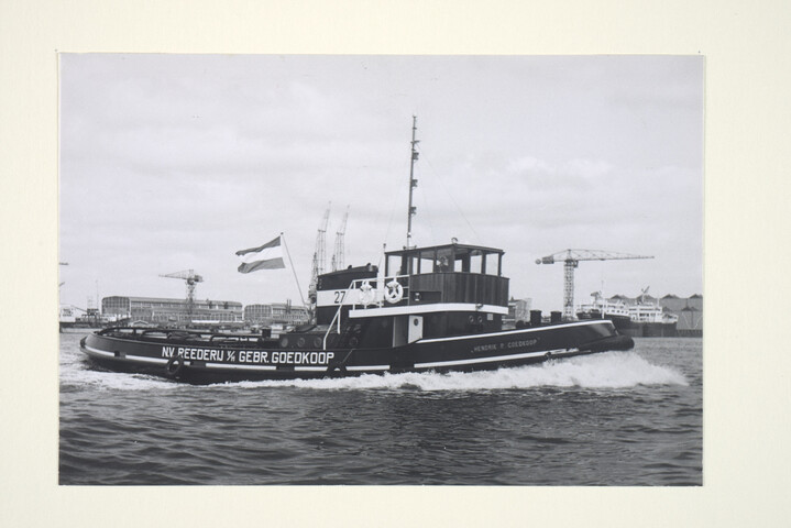 S.5219(12)0385; Foto's van de proefvaart van drie havensleepboten; fotoreportage