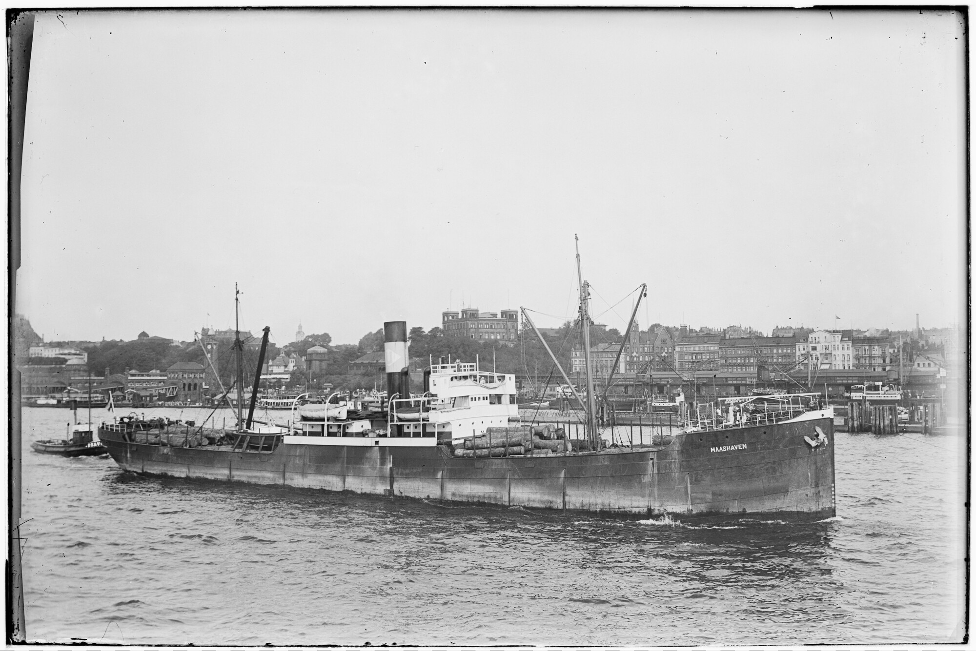 2018.1379; Glasnegatief van het vrachtschip Maashaven (Nederlands, 1907); glasnegatief