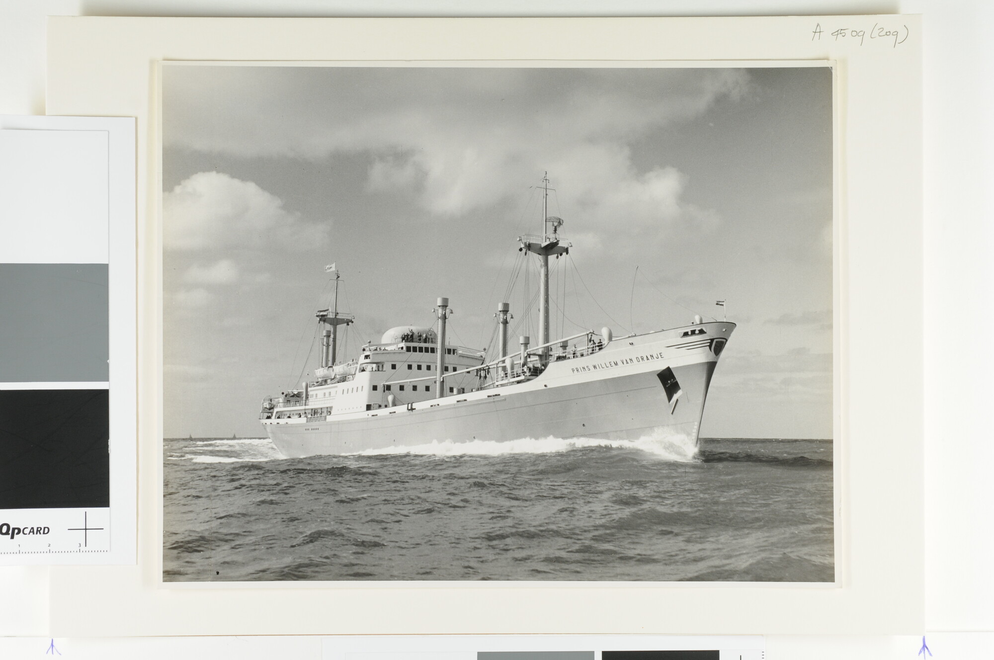 A.4509(209); Het vrachtschip met passagiersaccommodatie ms. 'Prins Willem van Oranje' van; foto