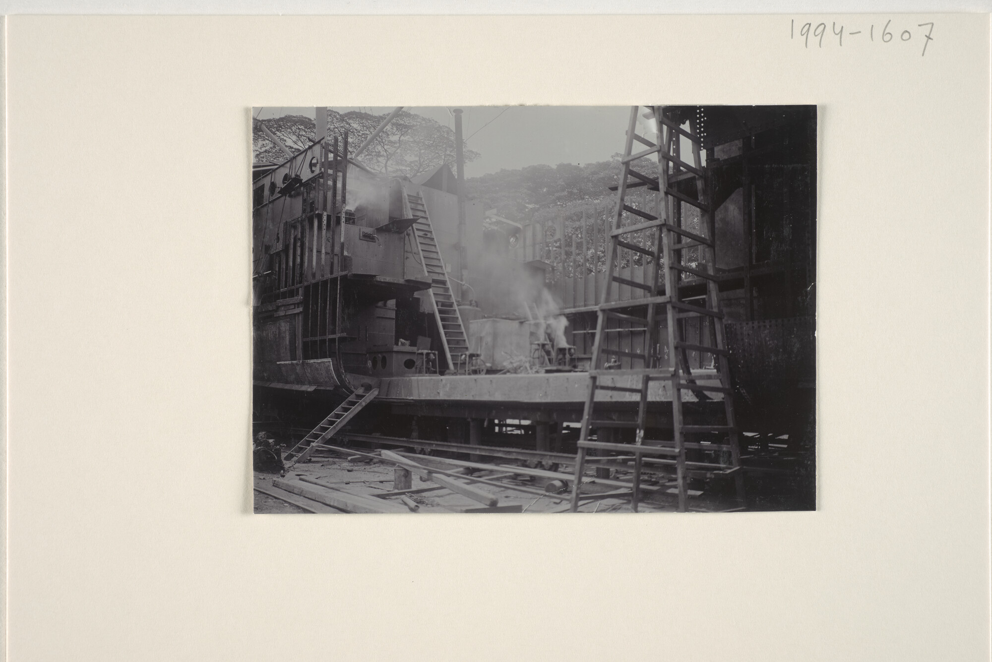 1994.1607; De reparatie door de Nederlandsche Scheepsbouw Maatschappij van de middensectie van het ss. 'Pahud' [...]; foto