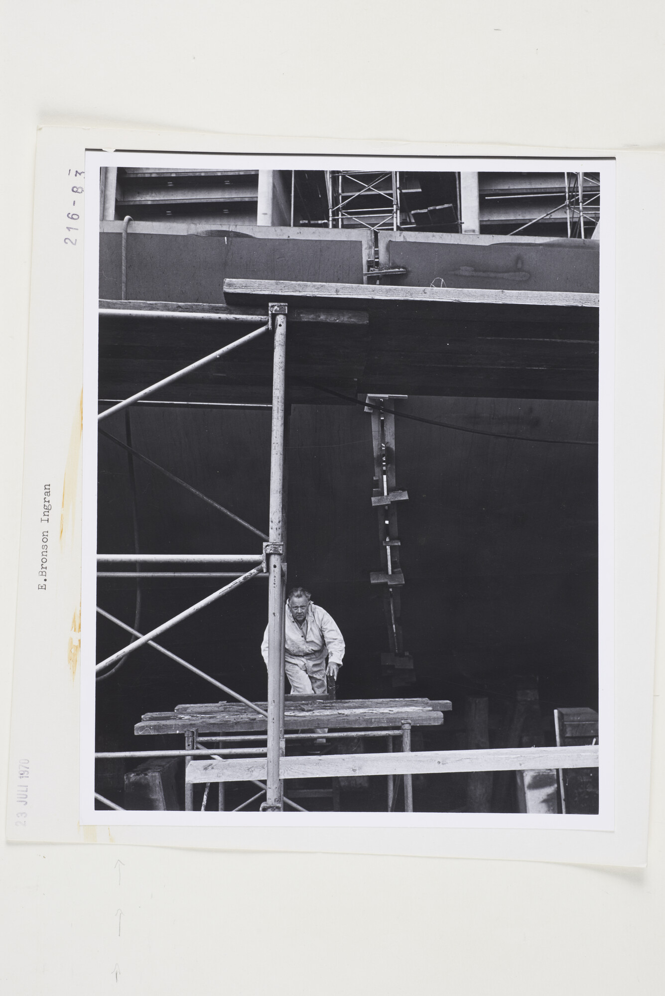 S.5444(5147)04; Foto van de schade aan huid en schroef van de sleepboot E. Bronson Ingram; foto