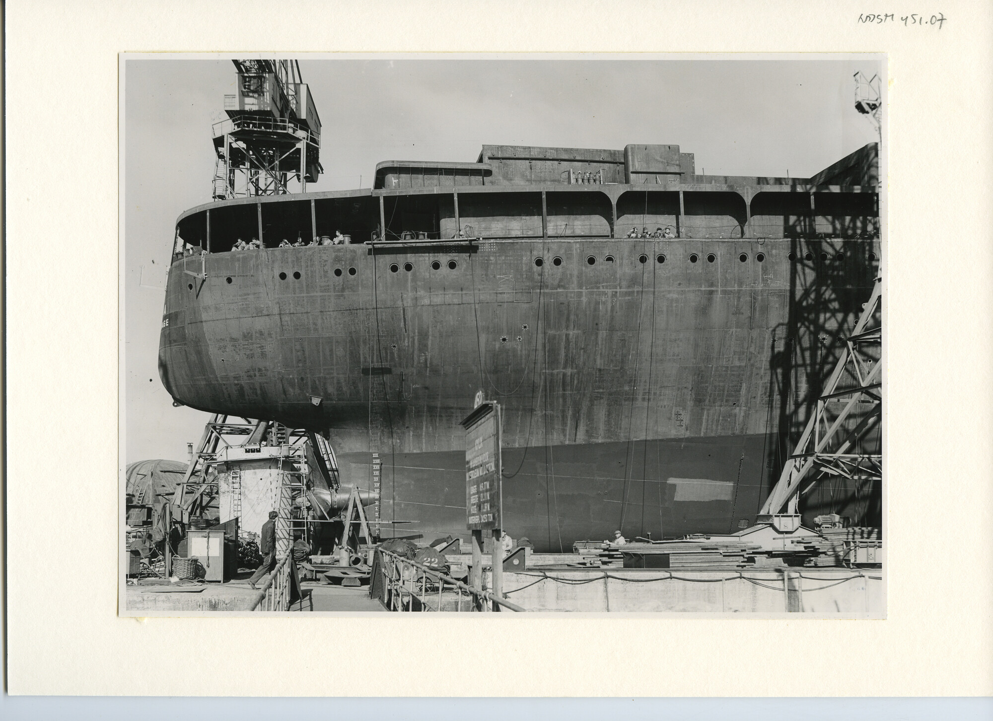 S.5444(2344)2; Foto van de tanker ss. Kermia in aanbouw bij de NDSM; foto