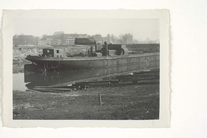 S.5219(12)0692; Fotos van het voormalige stoomvrachtschip Doeswijk van de Nieuw Rijnvaart Maatschappij [...]; fotoreportage
