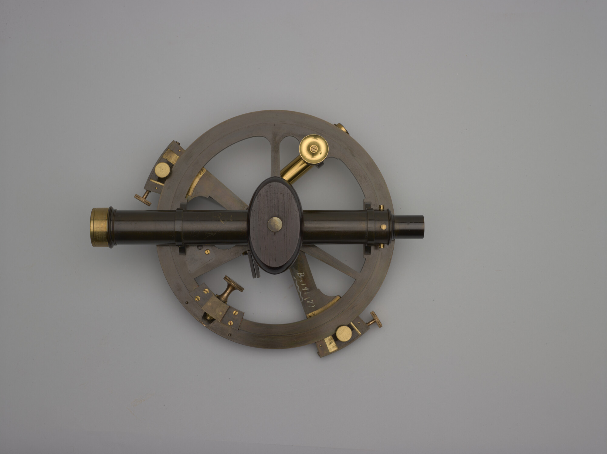 B.0191(07); Reflectiecirkel met kunstmatige horizon; altimeter