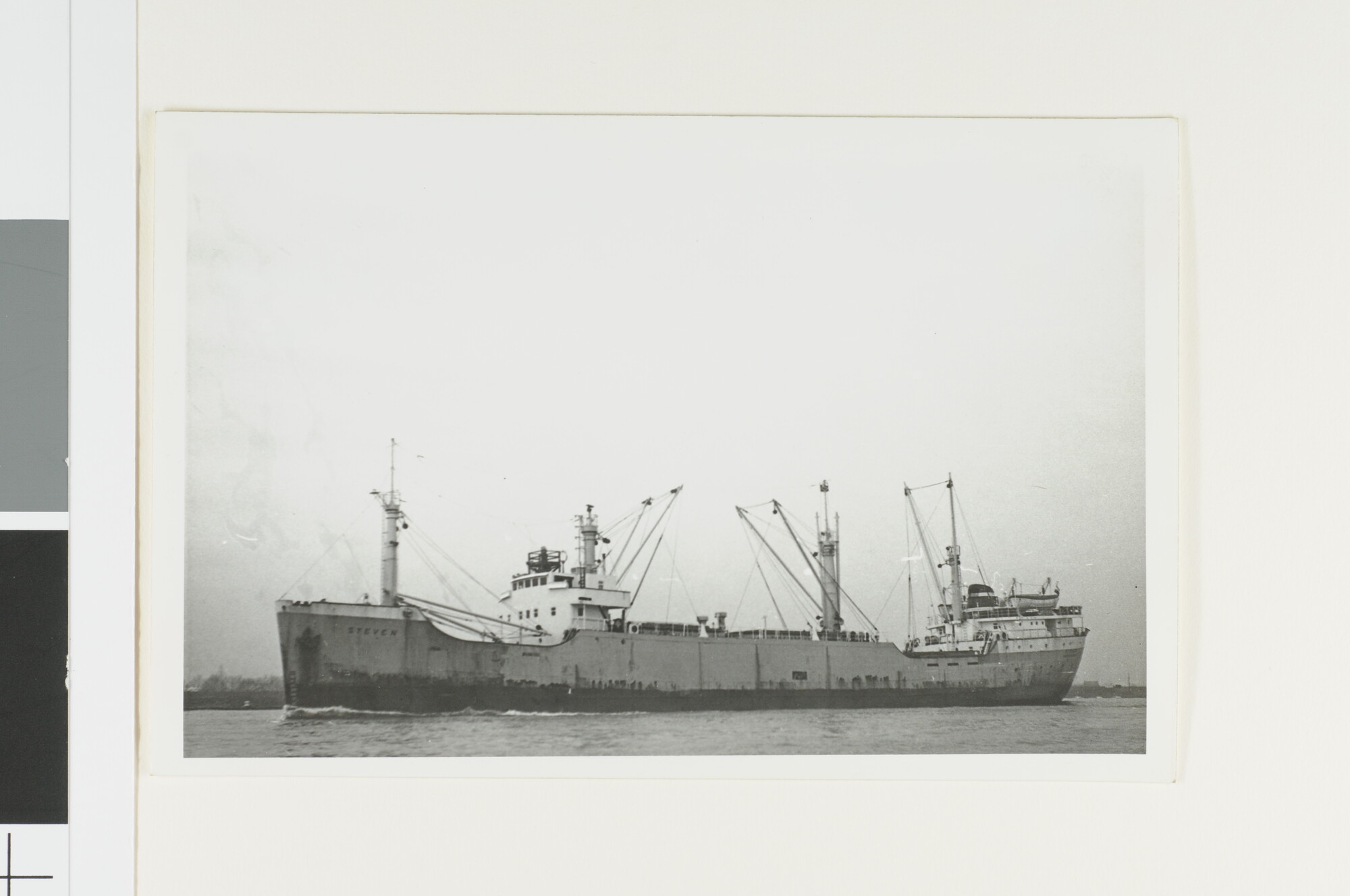 A.4252(23); Het vrachtschip ms. 'Steven' van Scheepvaart Maatschappij Steven & Scheepvaart Maatschappij Peter (J; foto