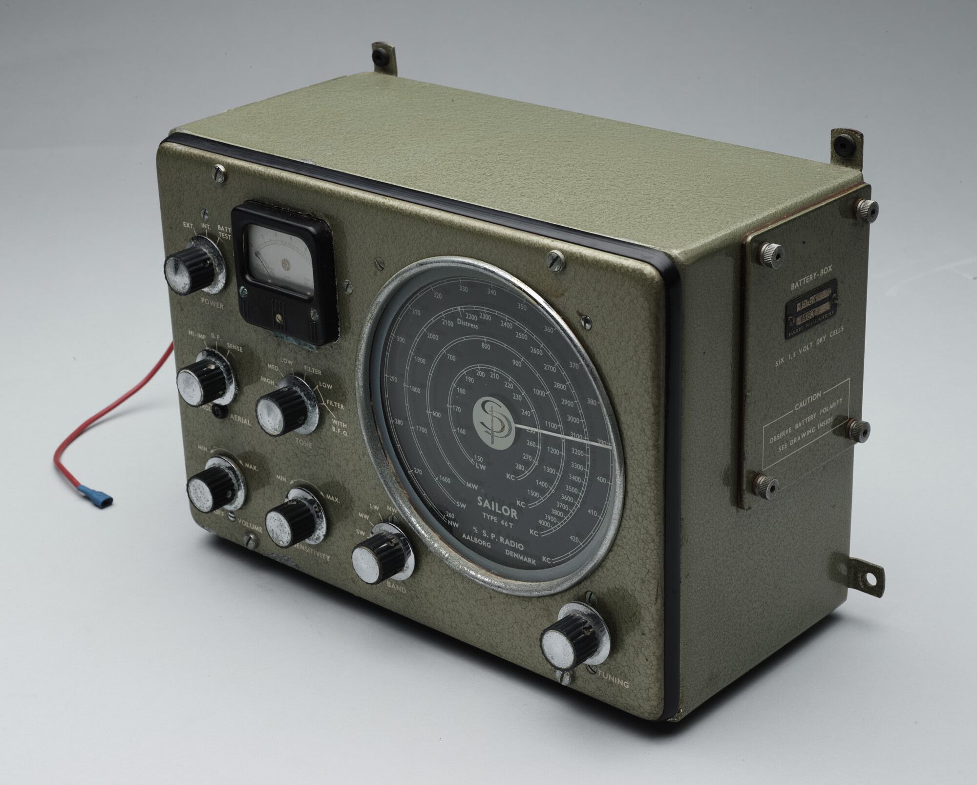 2019.1055-04; Sailor Type 46T radiorichtingzoeker. Onderdeel van de uitrusting gebruikt door Herman Jansen aan boord van de Sounion; radio