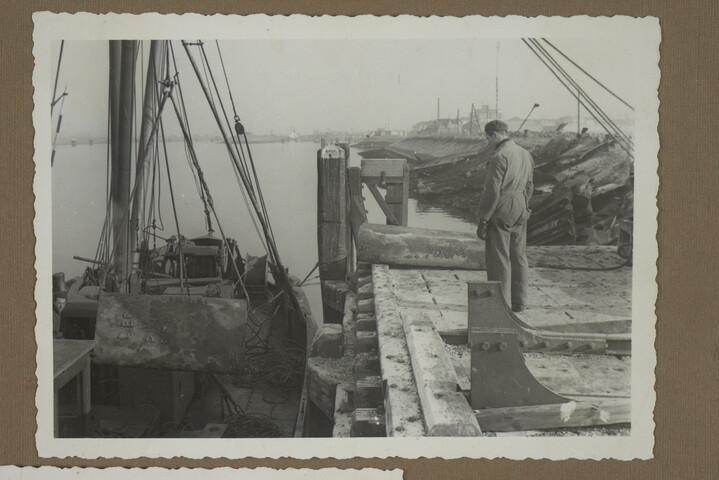 2001.1755; Omslag met vele foto's en knipsels van meest bergingsactiviteiten door Reederij v/h Gebroeders Goedkoop te Amsterdam in de periode 1929 / 1949; omslag
