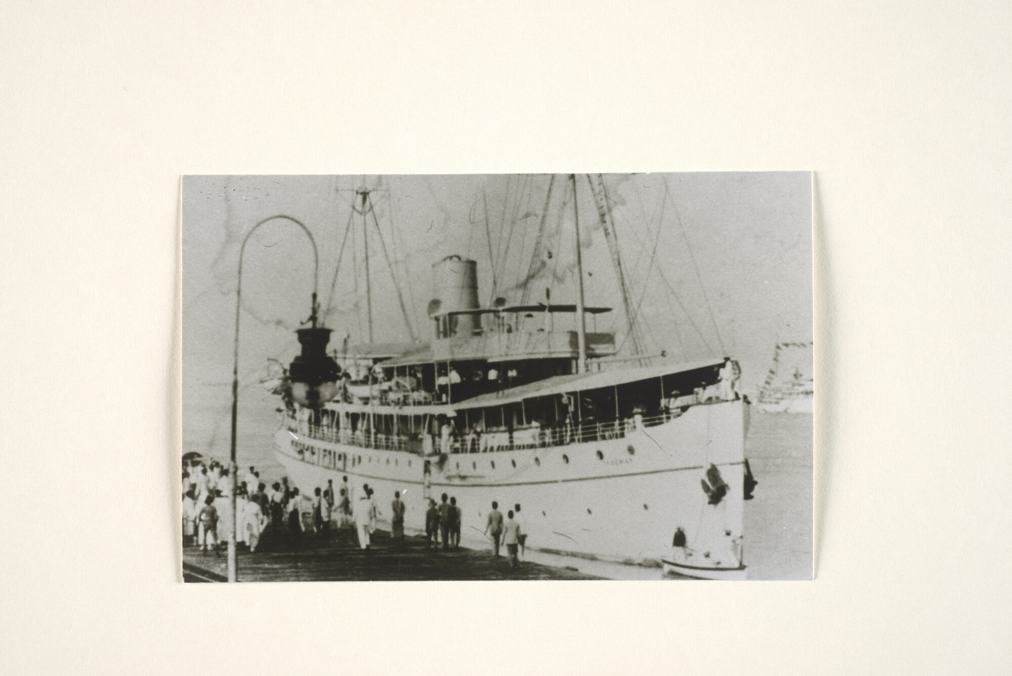 1995.1605; Het gouvernementsvaartuig Tydeman (ex- Hr.Ms. Tydeman van de Koninklijke Marine; foto
