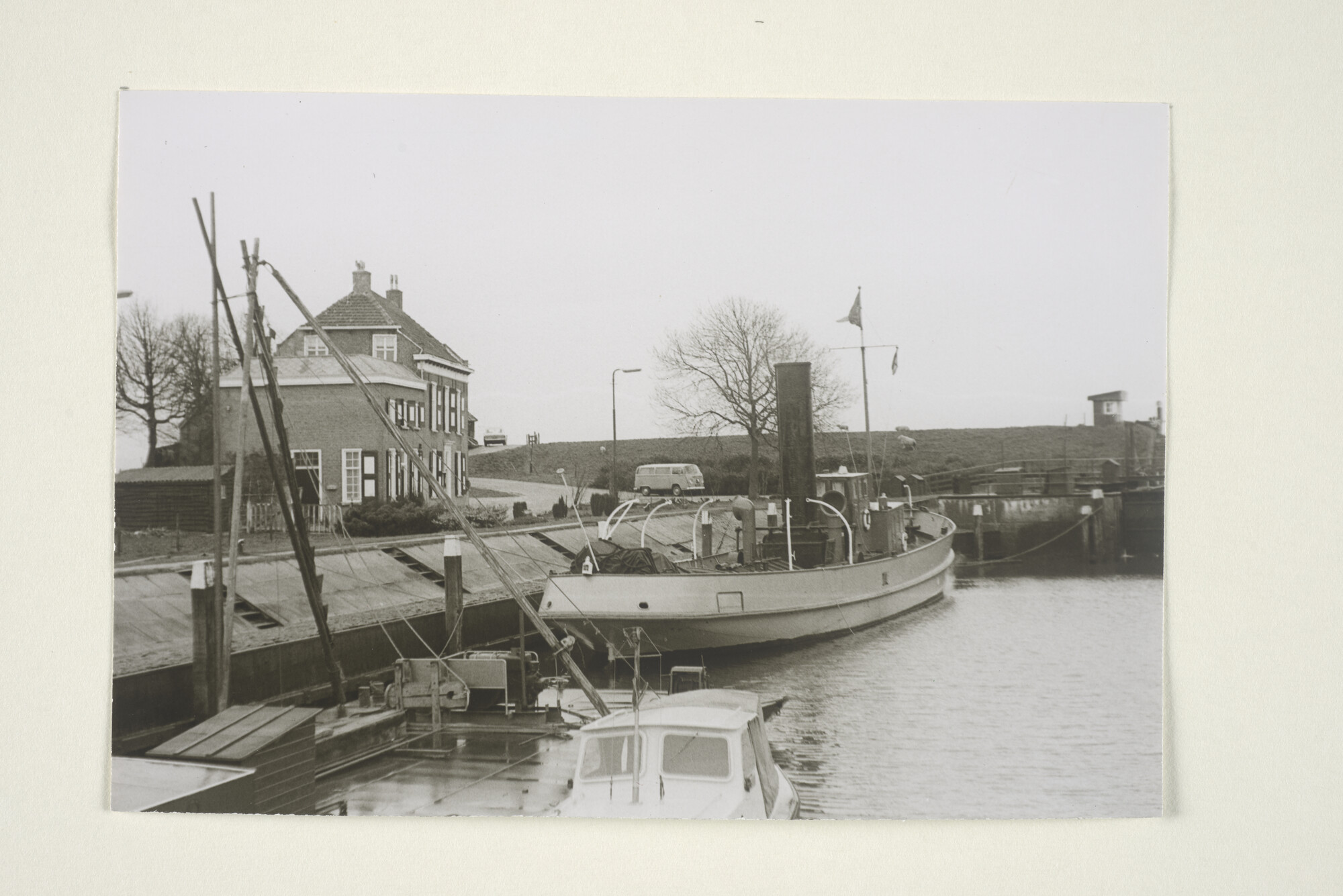 2000.2661; Het ss. 'Christiaan Brunings' te Steenbergen; foto