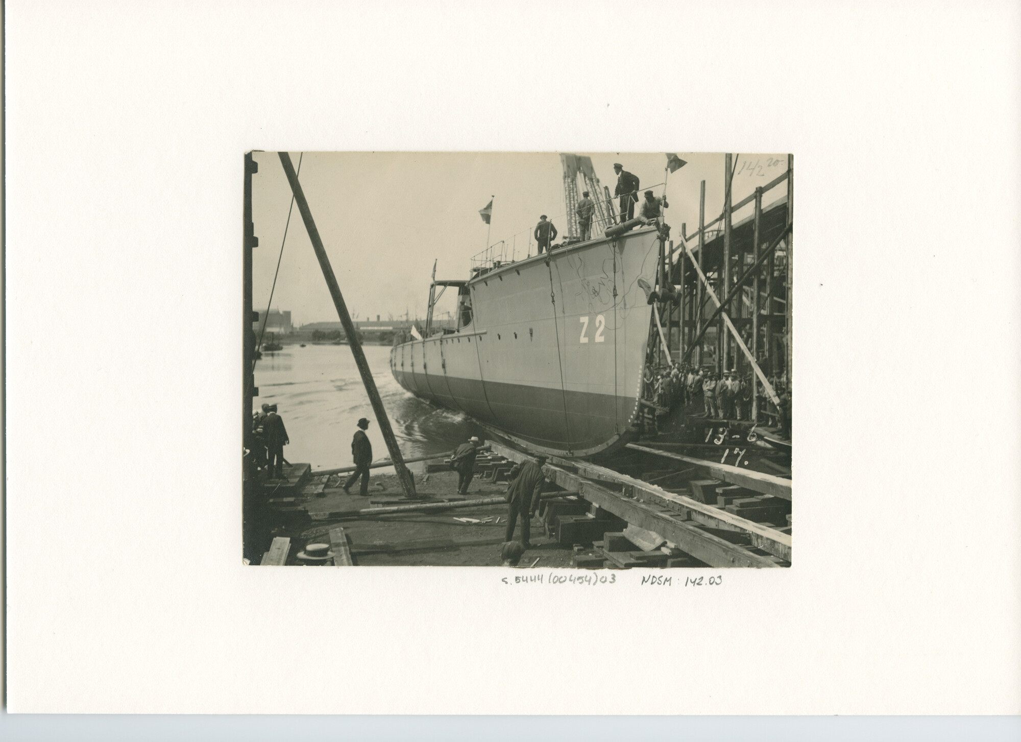 S.5444(00454)03; Foto van de tewaterlating van de torpedoboot Hr.Ms. 'Z-2'; foto