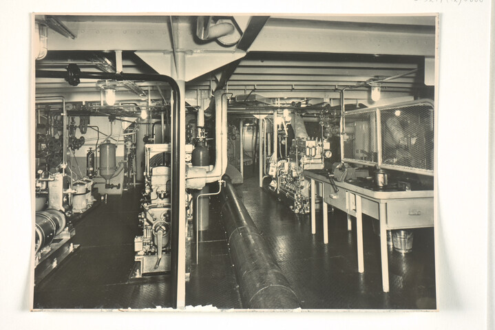 S.5219(12)0608; Fotos van de machinekamer van het Franse (Laker) vrachtschip ms. Marquette [...]; fotoreportage