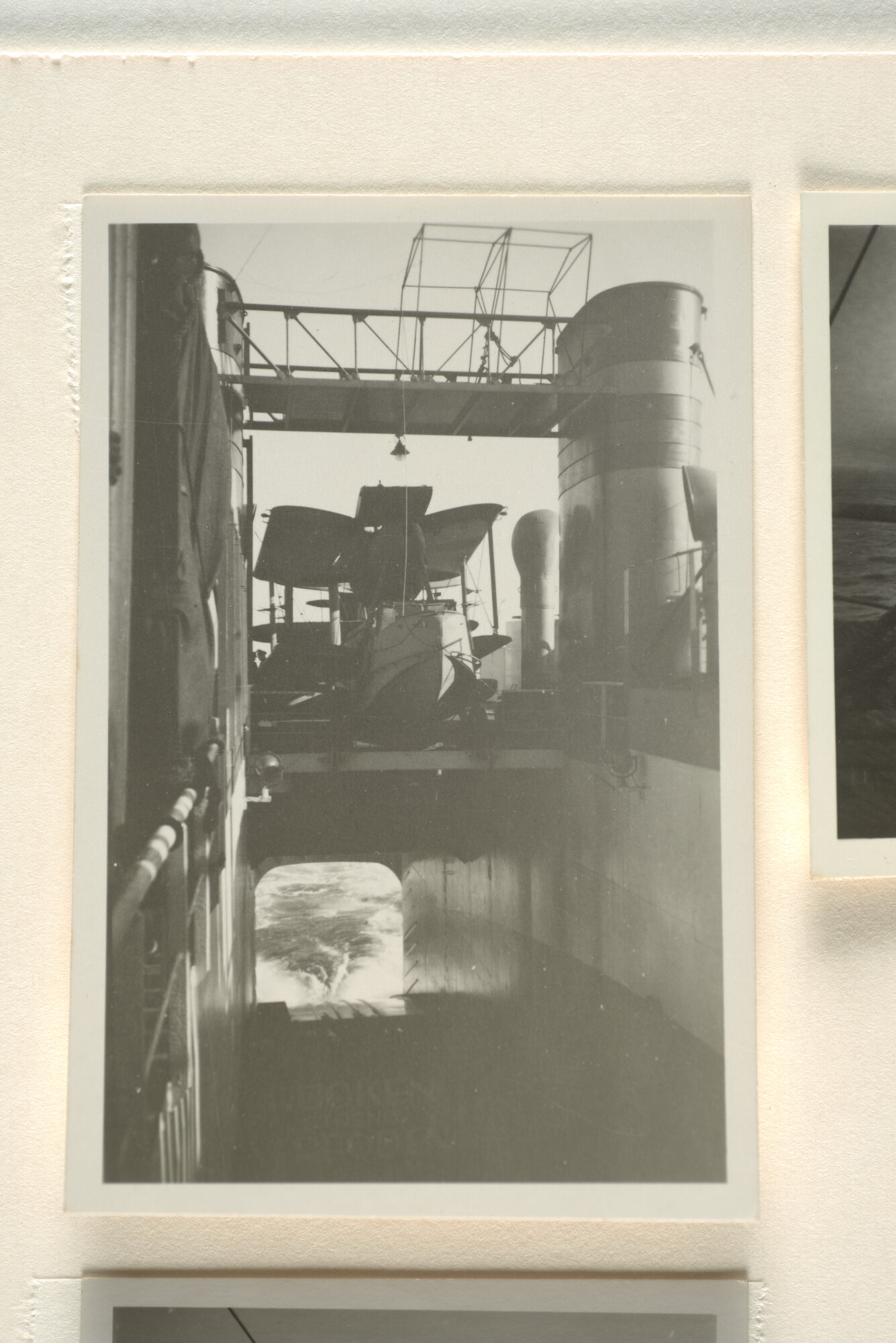 1996.0580; Fotoimpressies van de walvisverwerking en leven aan boord van het walvismoederschip ms. Willem Barendsz (I); fotoreportage