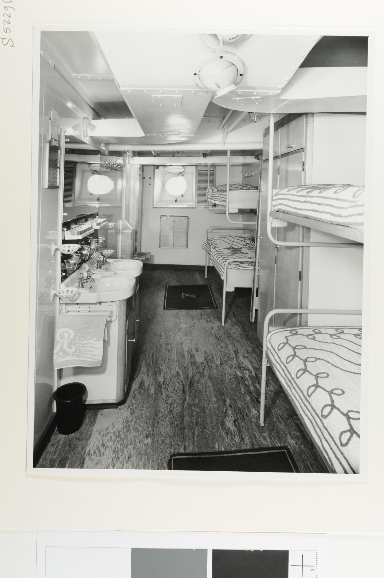 S.5229(01); Interieurfoto's genomen aan boord van ms. 'Willem Ruys' van de Koninklijke Rotterdamsche Lloyd [...]; fotoreportage