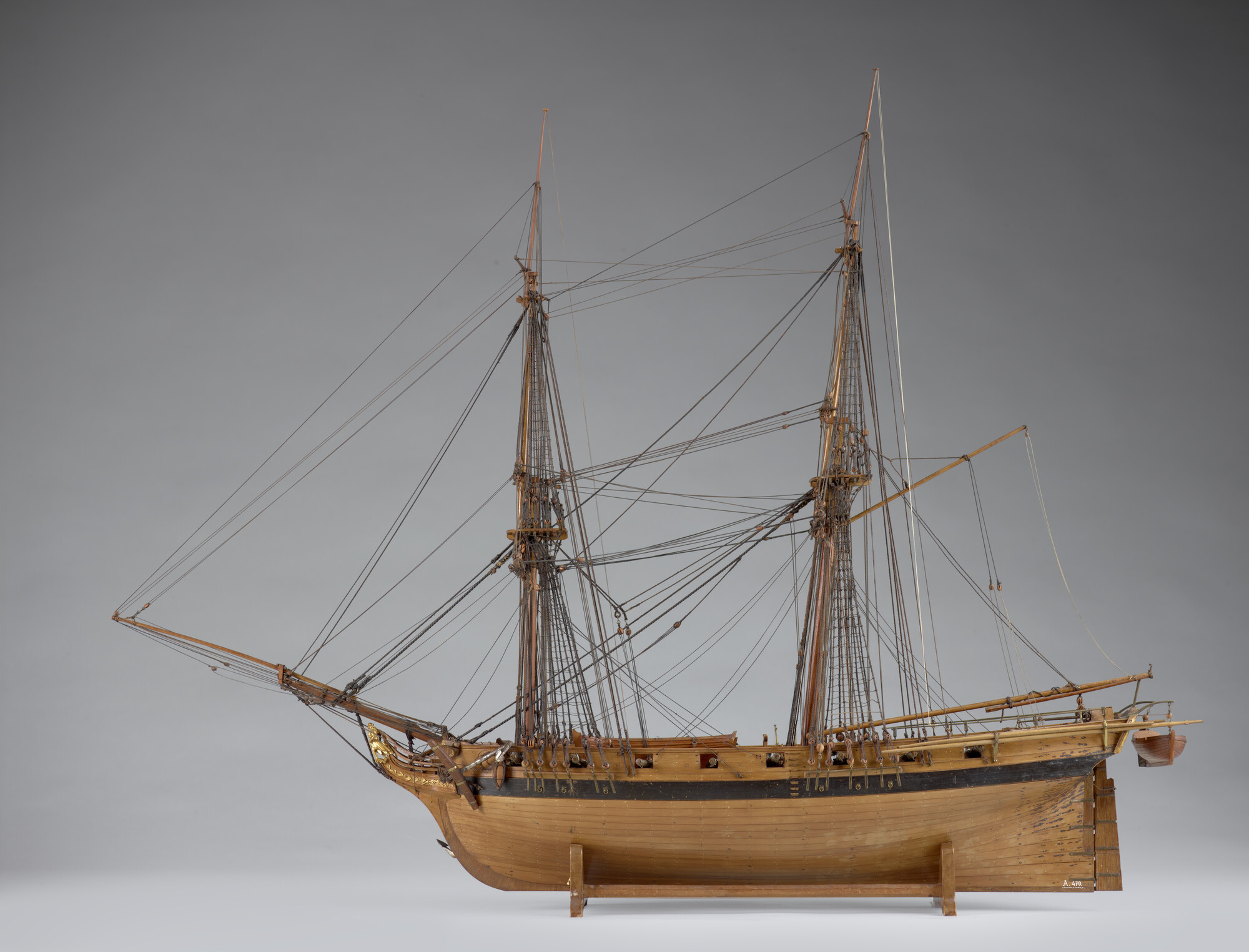 A.0470; Model van de brik Atalante van 16 stukken; scheepsmodel