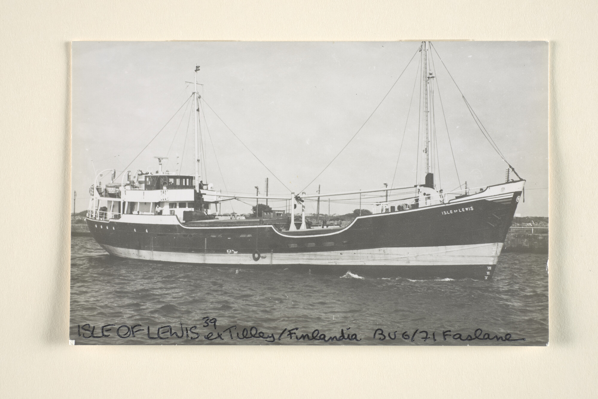 1996.2171; De Britse coaster Isle of Lewis (ex- Finlandia & Tilly) van Roderick Cunningham te Stornoway [...]; foto