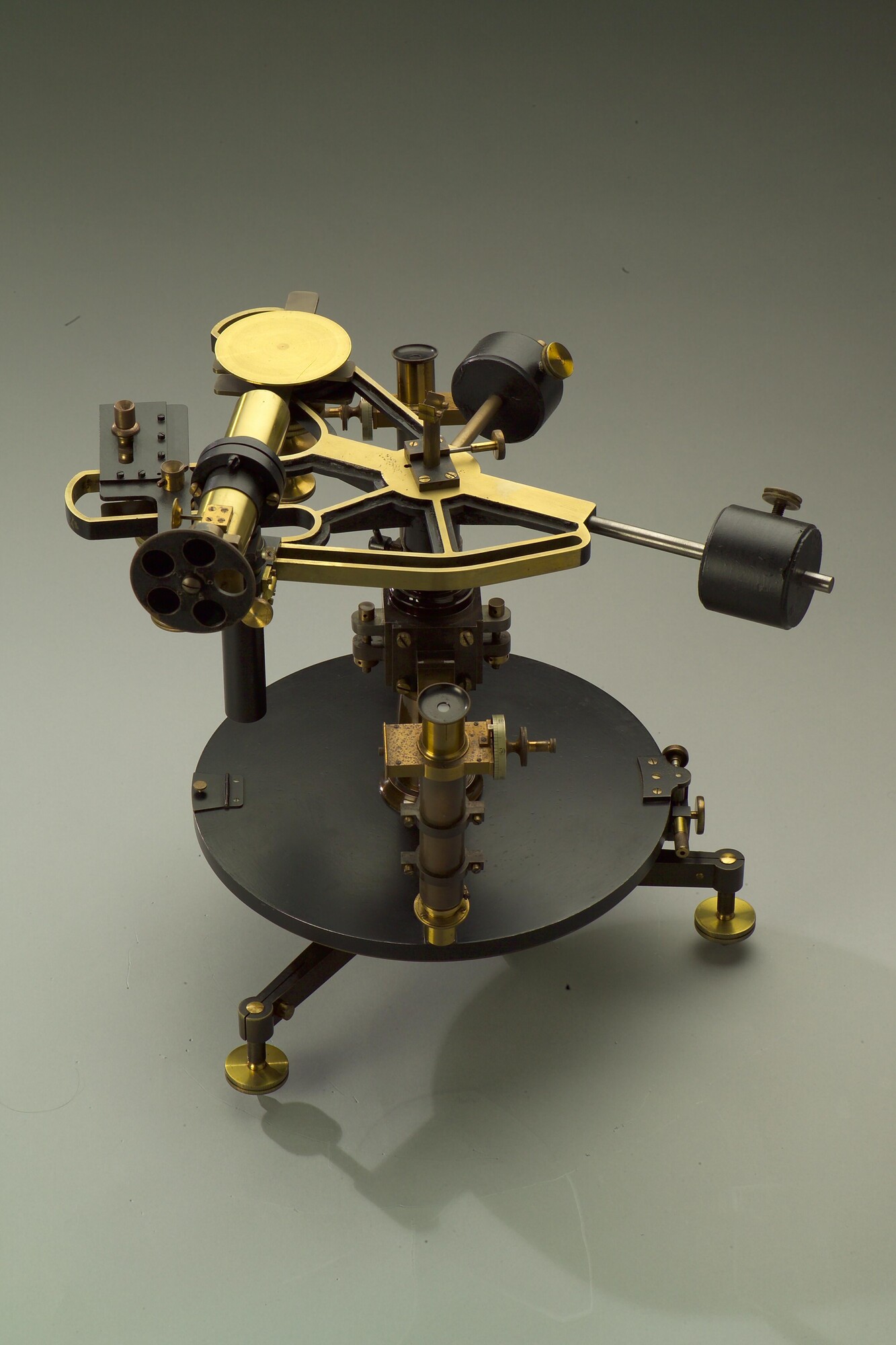 RB.0748(25); Collimator voor de keur van sextanten, met bijbehorende tafel; collimator