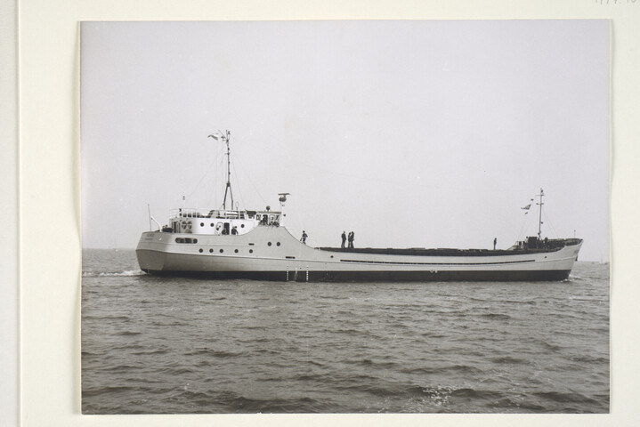 1994.1042; (Voorheen) Album met voorbeeldfolders en fotos van de bij Scheepswerf Van [...]; fotoalbum