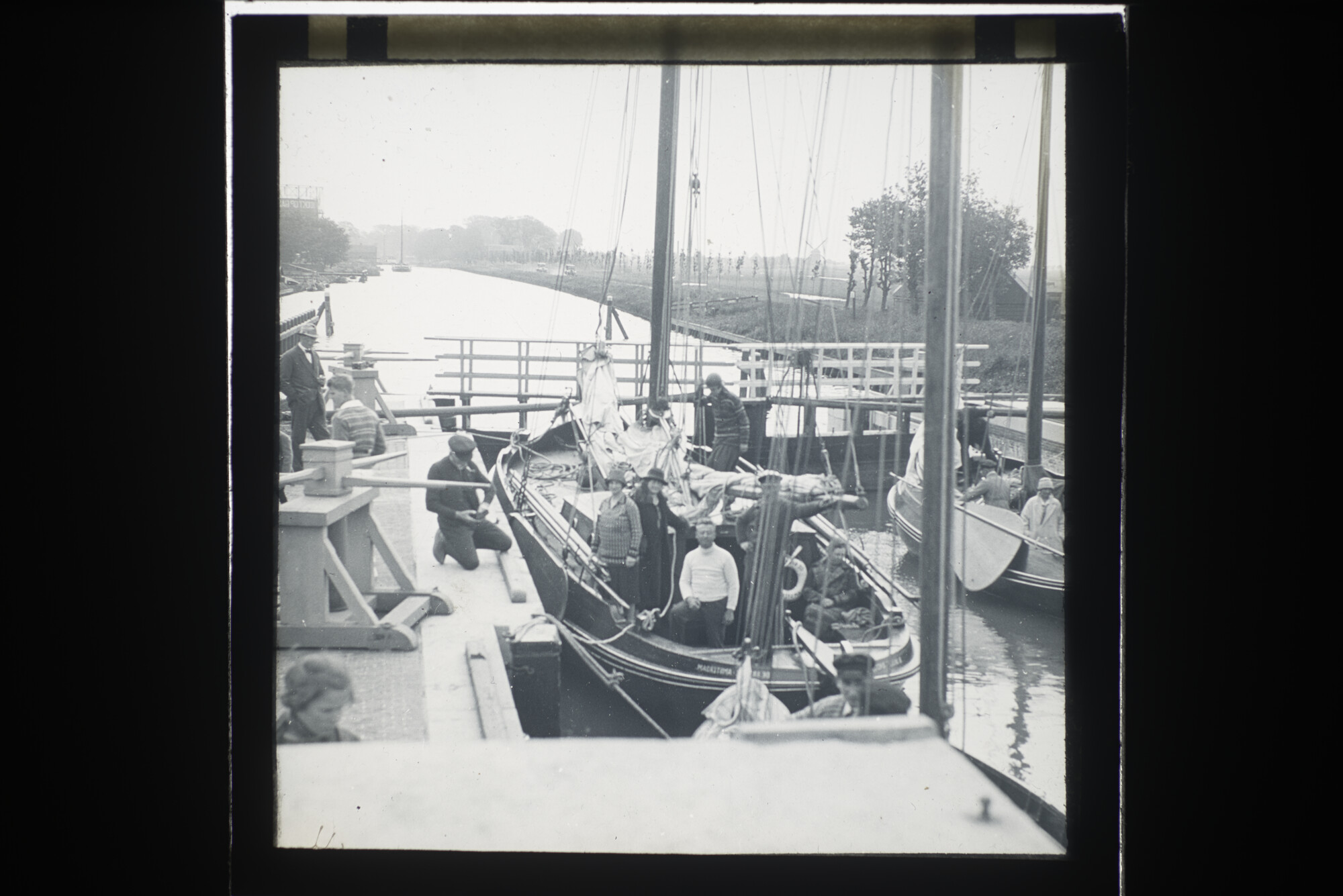 2014.0614; Twaalf lantaarnplaatjes met afbeeldingen van de Nederlandse watersport; lantaarnplaatje