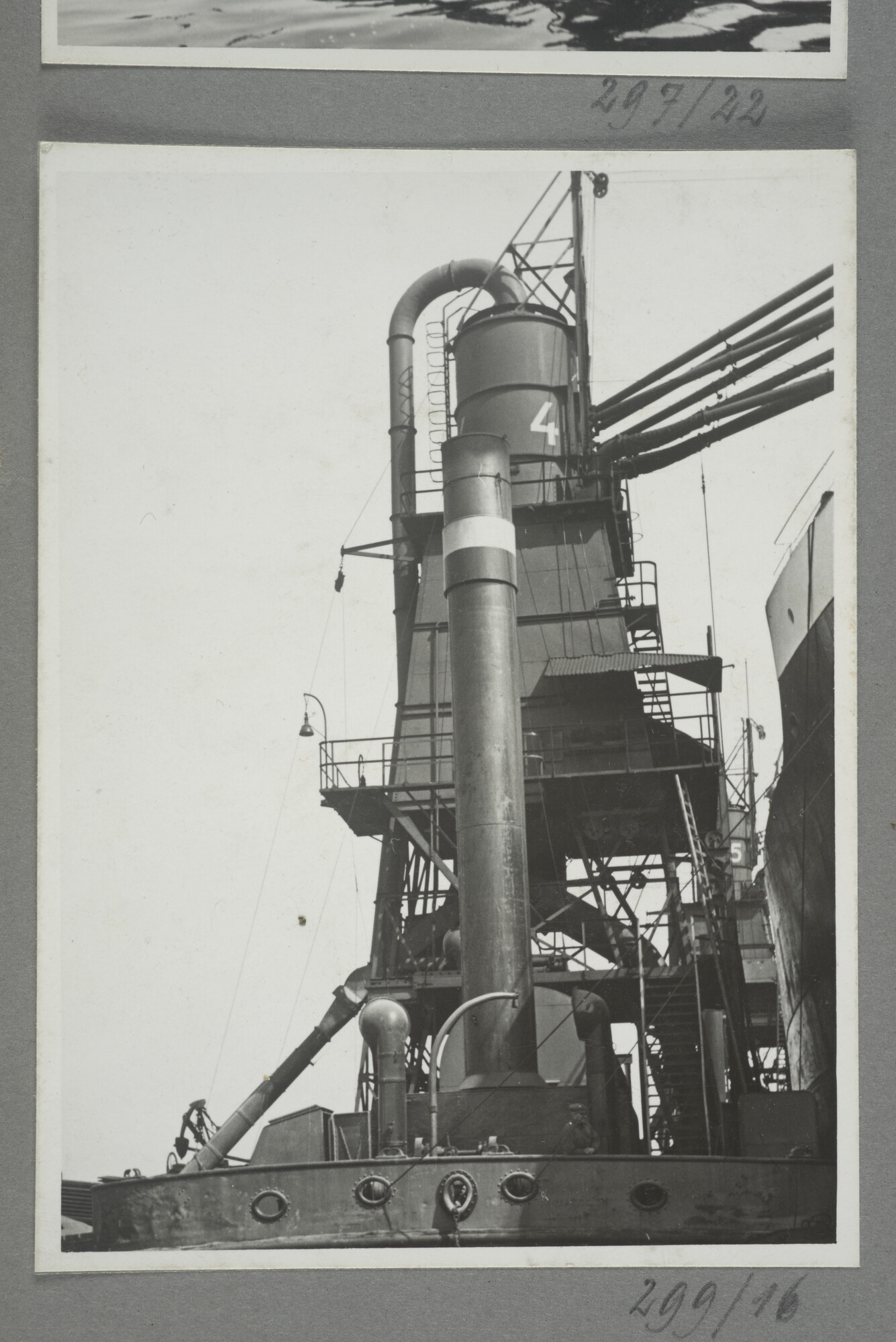 1998.2177; Omslag/ album met een grote hoeveelheid proeffoto's gemaakt door mw. A.M. Wolff-Koller in opdracht van de Gemeente Handelsinrichtingen in Amsterdam; omslag