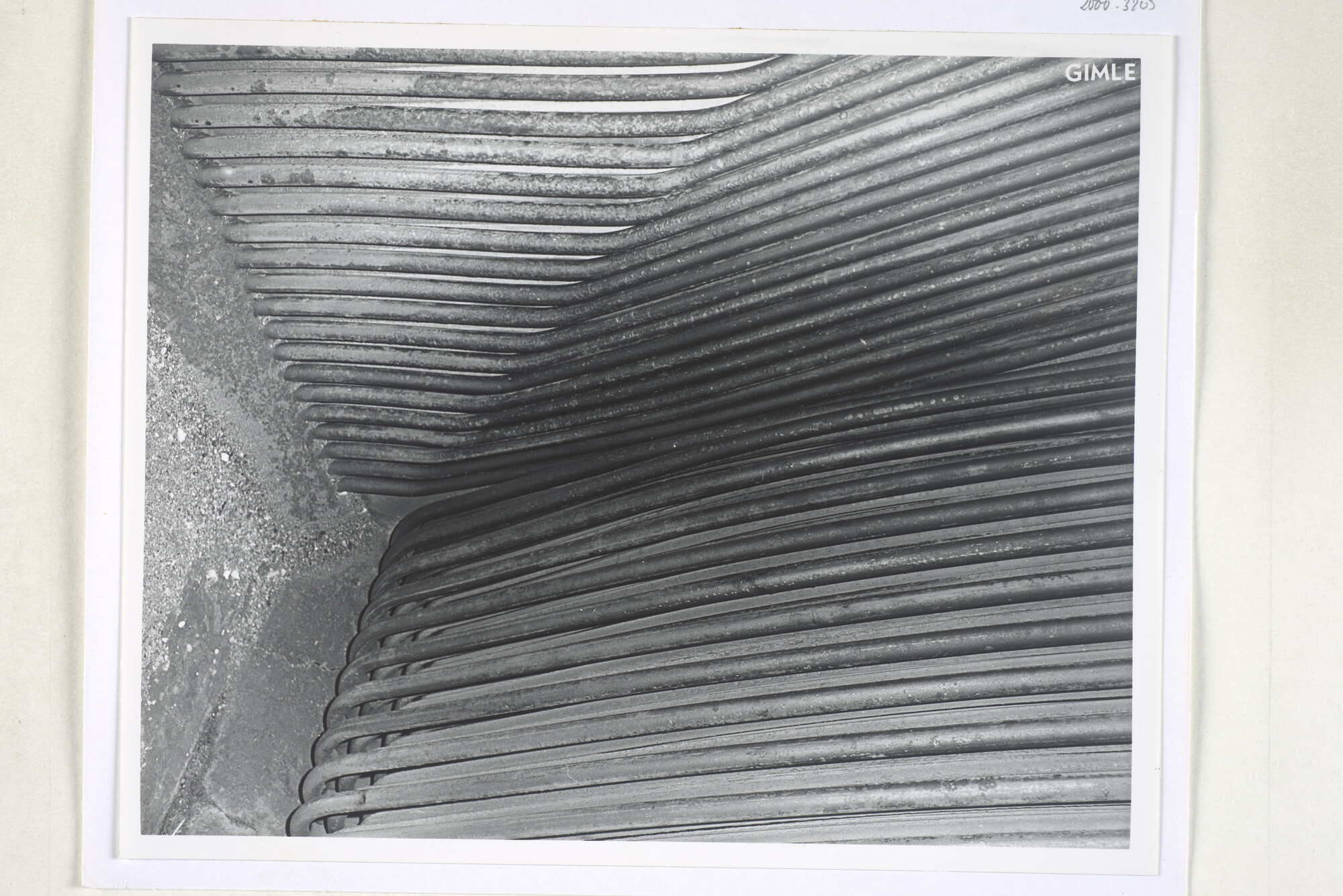 2000.3205; (Schade)fotos van beschadigingen aan de voortstuwingsinstallatie van de [...]; fotoreportage