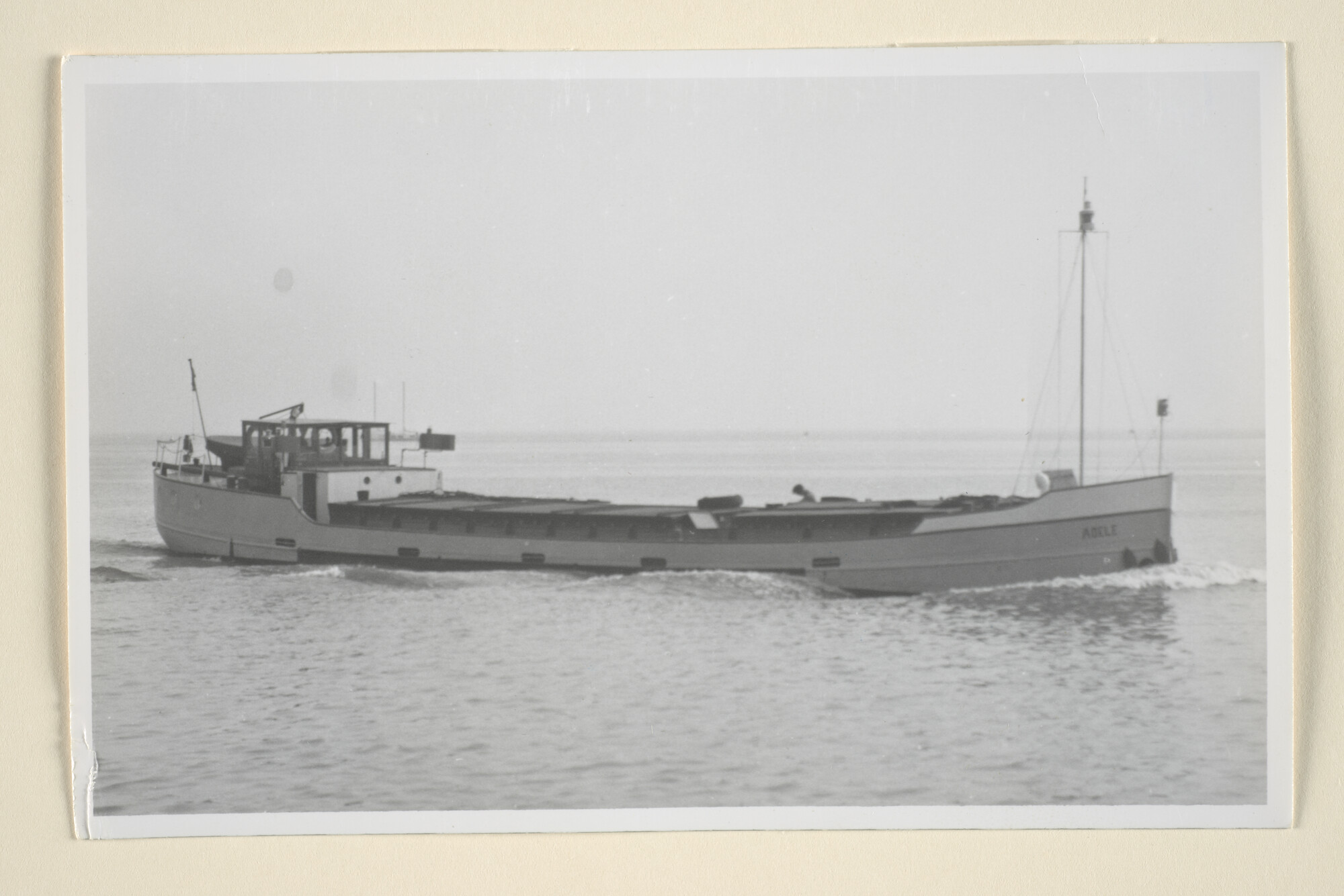 1996.1419; Het binnenvaartschip Adele (ex- Jantje) vermoedelijk gezien op het [...]; foto