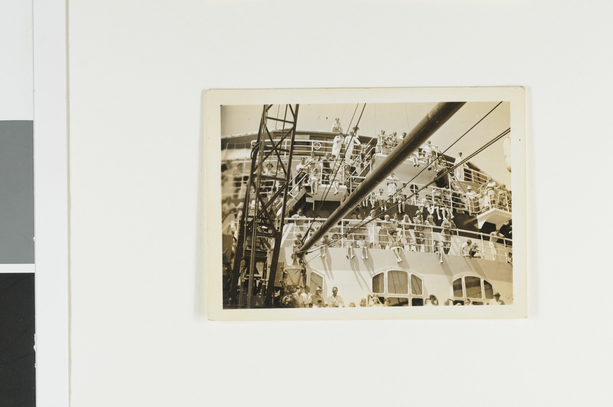 S.5548(108)11; Foto's gemaakt tijdens een reis naar 'Nederland's-Indië met het mailschip ms. 'Marnix van Sint Aldegonde' van de SMN [...]; fotoreportage